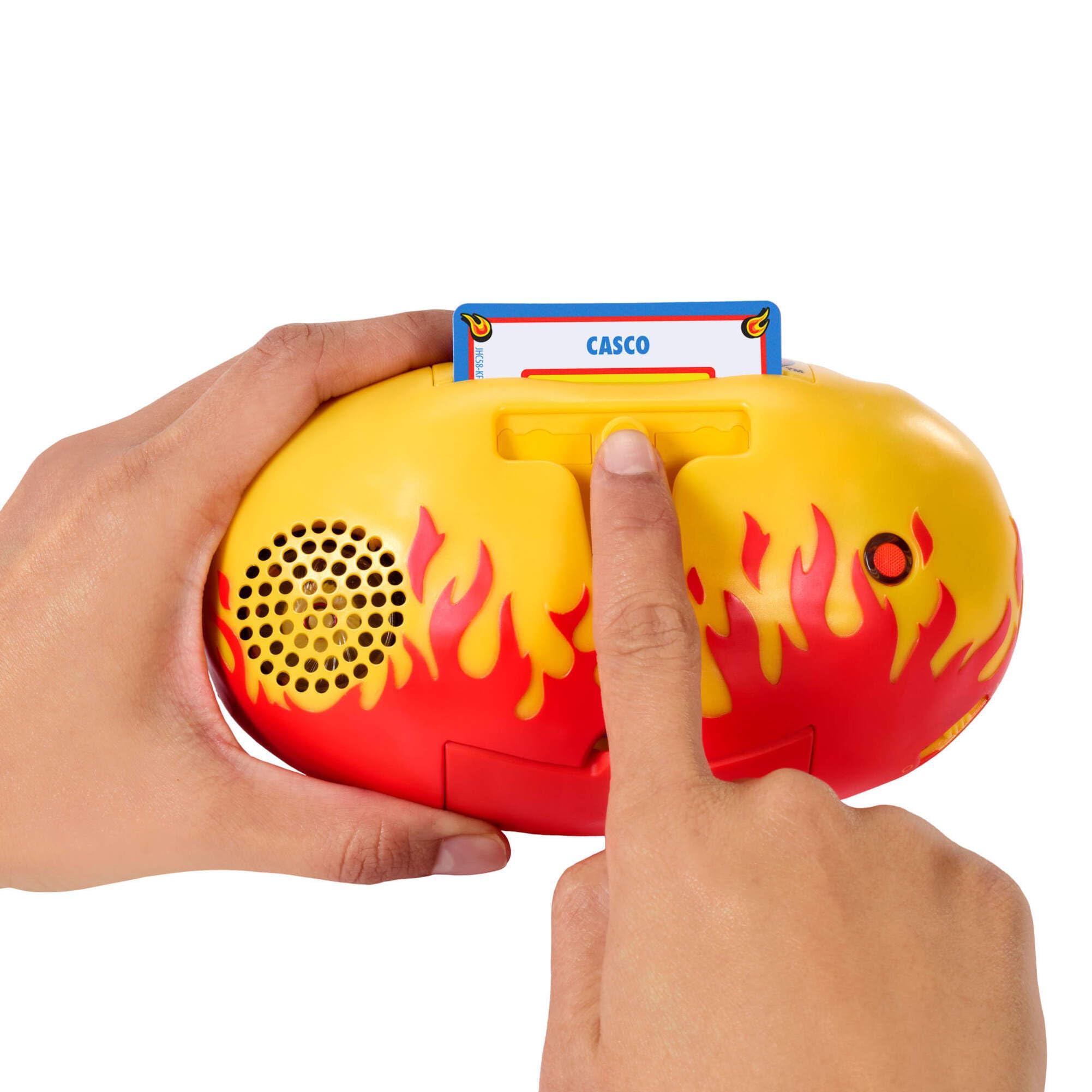 Mattel Games Pictionary Pic-Tato Juego de la patata caliente, juguete familiar para niños, niñas y adultos que habla y reproduce música, noches de juegos, incluye pistas en español, JHC62