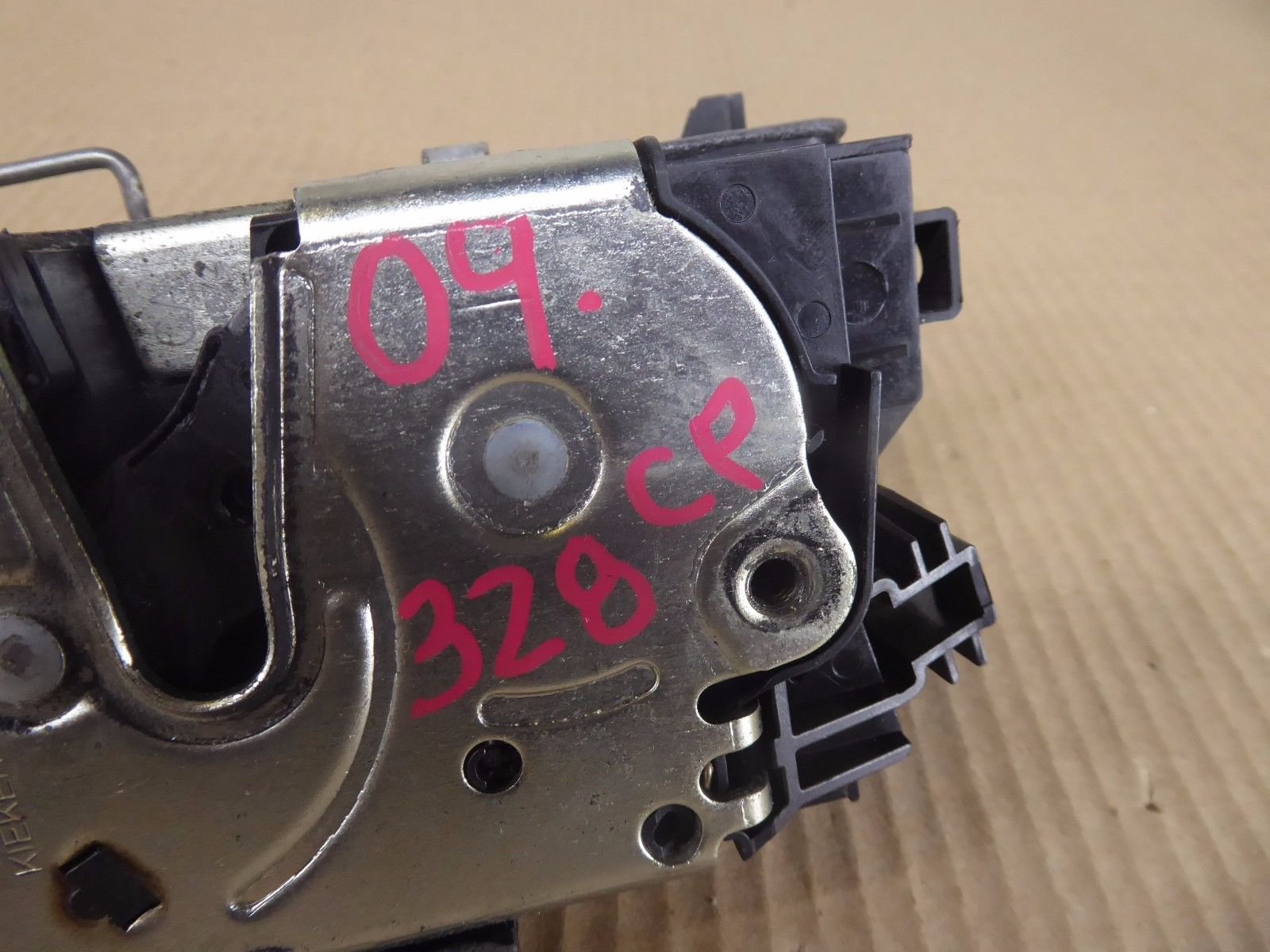 Amazon.com: BMW 51-21-7-202-143 Latch (System, Left:512011), 1