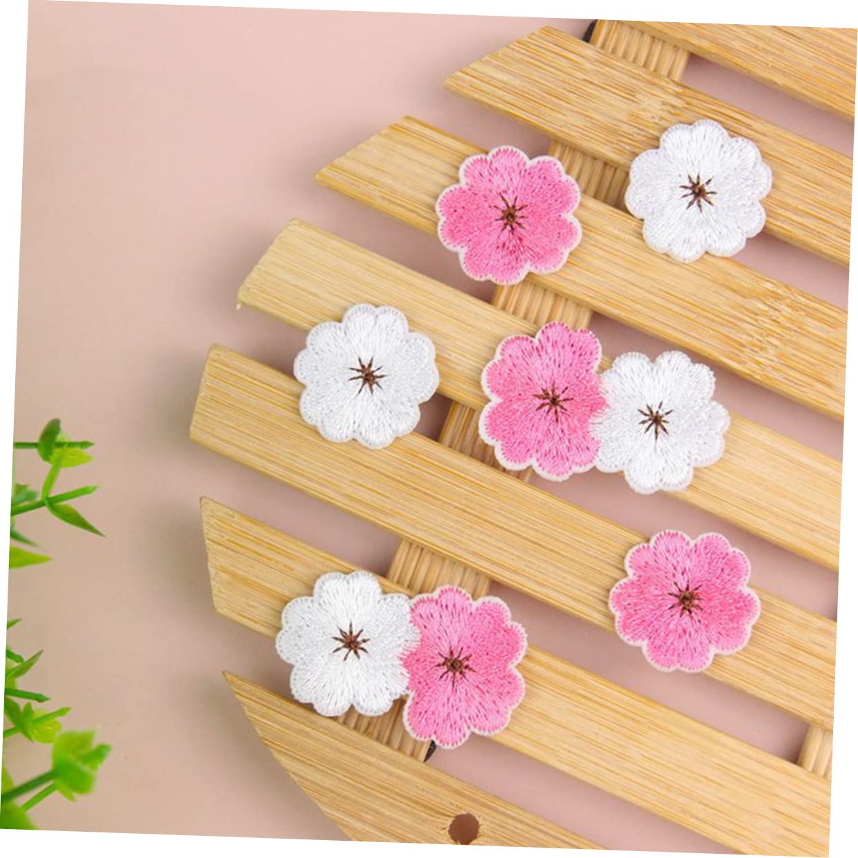 STOBOK 150piezas Parches Decorativos De Ropa De Cereza Parches De Hierro Compactos Para Abrigos y Gorras Accesorios De Costura Para Manualidades y Reparaciones