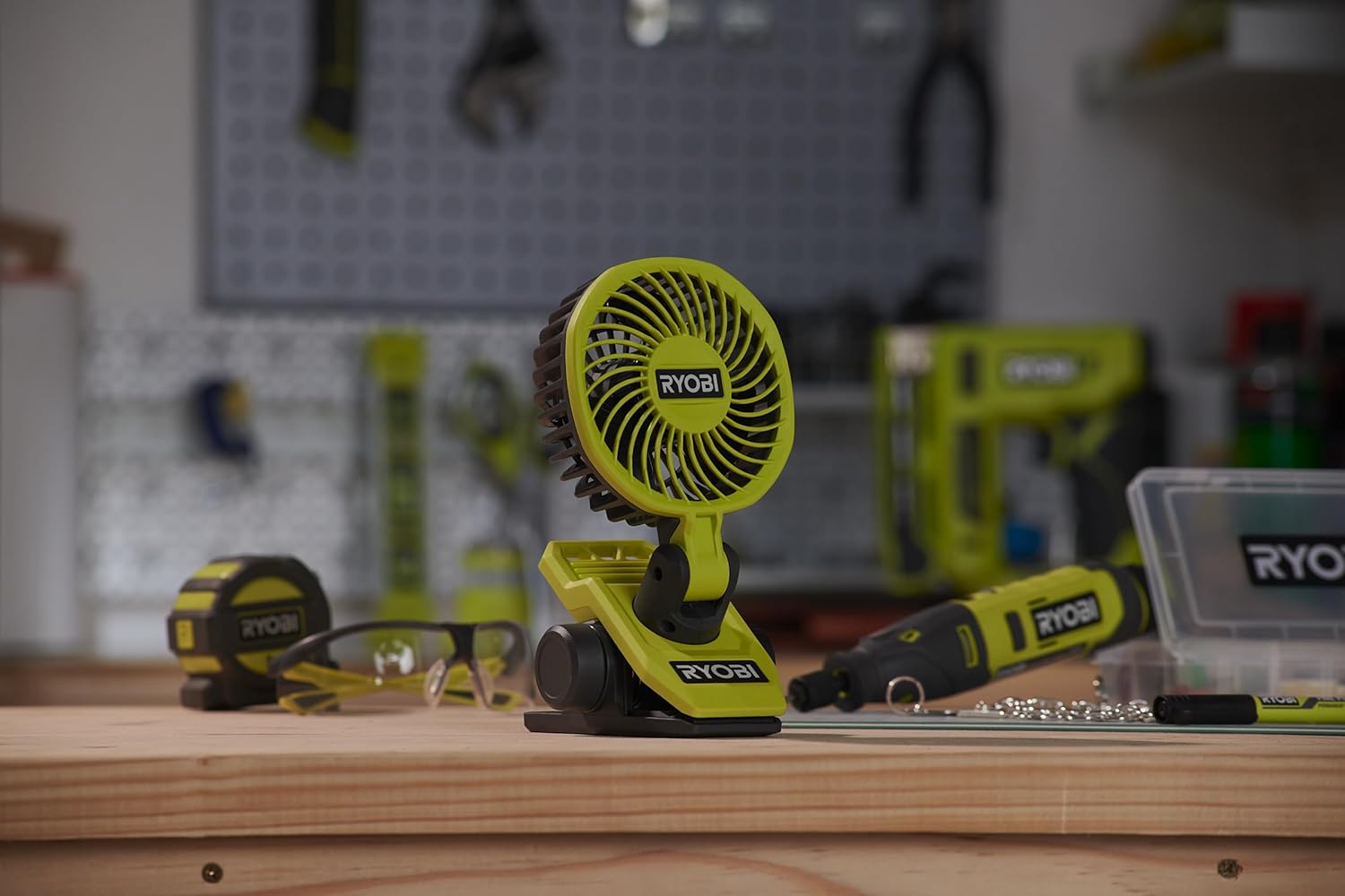 RYOBI - USB lithium fan (4 V, diameter 9 cm, 2 speeds, 120/90 rpm, head adjustable up/down and right/left, USB-C cable - 1 battery 4 V, 2.0 Ah, USB lithium, RCF-120G