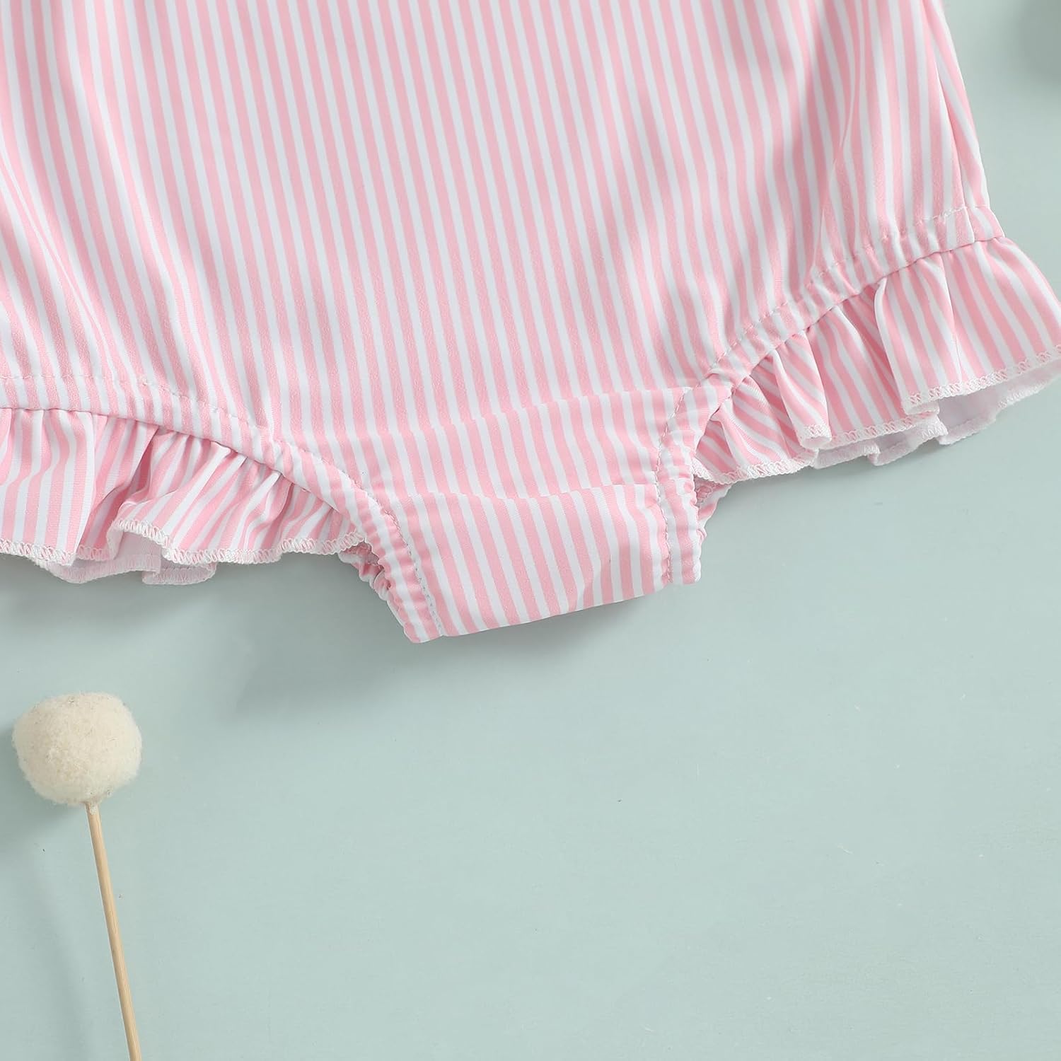 Biquíni infantil listrado sem mangas, peça única, com babados, maiô com chapéu em promoção! Veja a oferta e mais achadinhos de Moda praia infantil 7 Hoje é o melhor dia para comprar Biquíni infantil listrado sem mangas, peça única, com babados, maiô com chapéu com aquele preço maroto! Promoção! Aproveite a oferta! 7