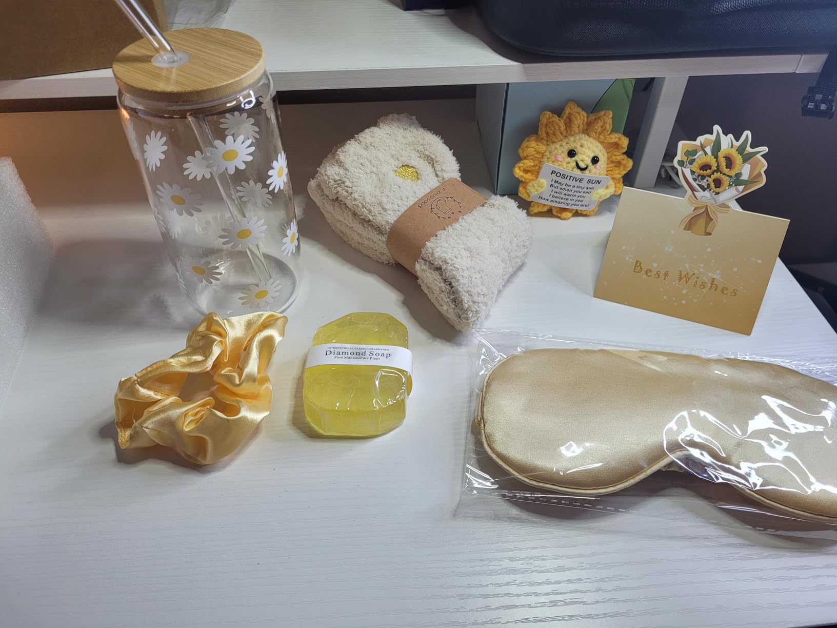 XMCHJY Gift Baskets for Women -Unique Gift Basket Set & Sunshine Box Care Package, Festive-Ready Golden Uplifting Gift Set forMom Wife Sister Friends Teen Girls 7-Piece