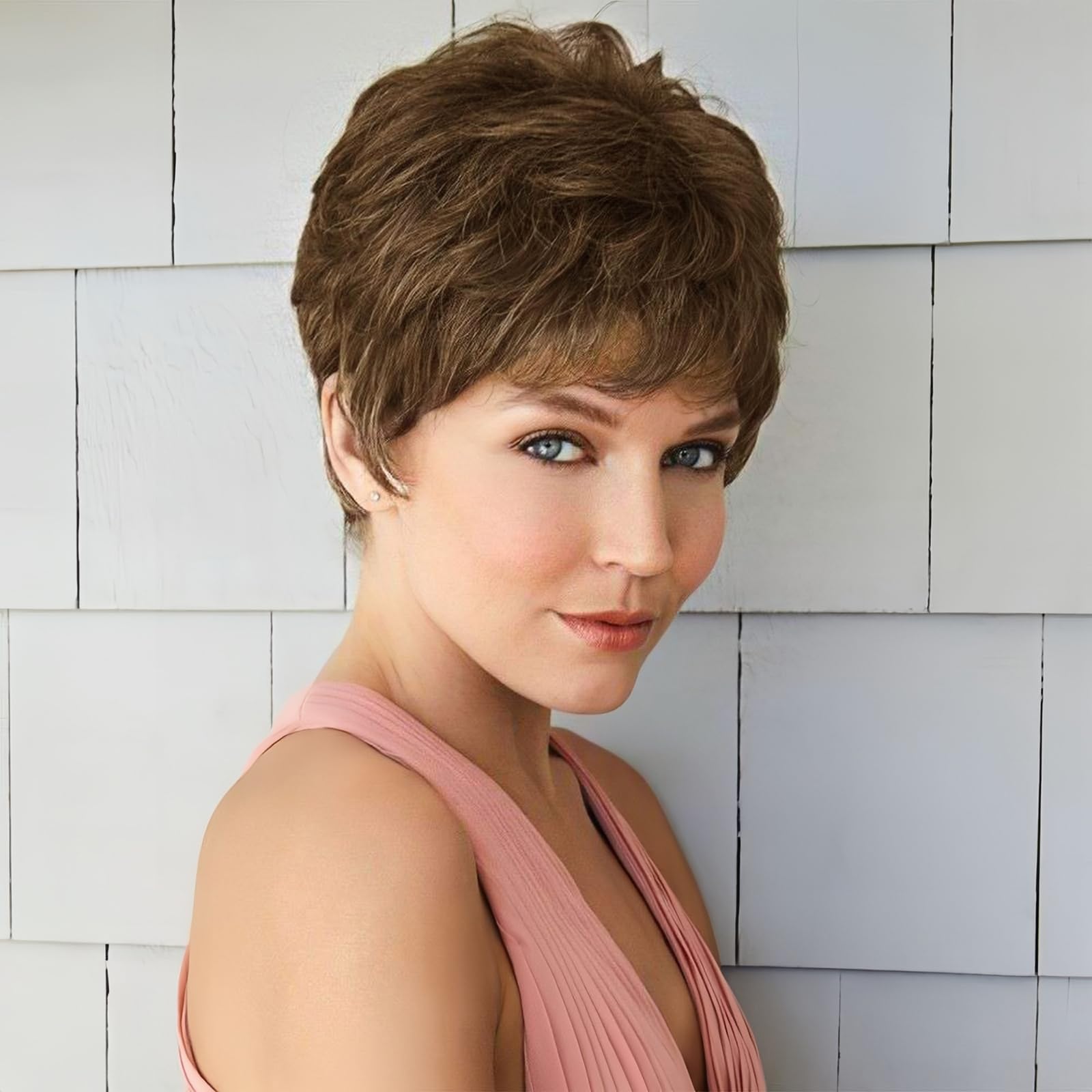 QUEENTAS (Curly Light Brown) - Stylish Short Wigs with Bangs Wavy Layered Pixie Cut Natural Looking Synthetic Hair Wig for White Women (Light Brown)