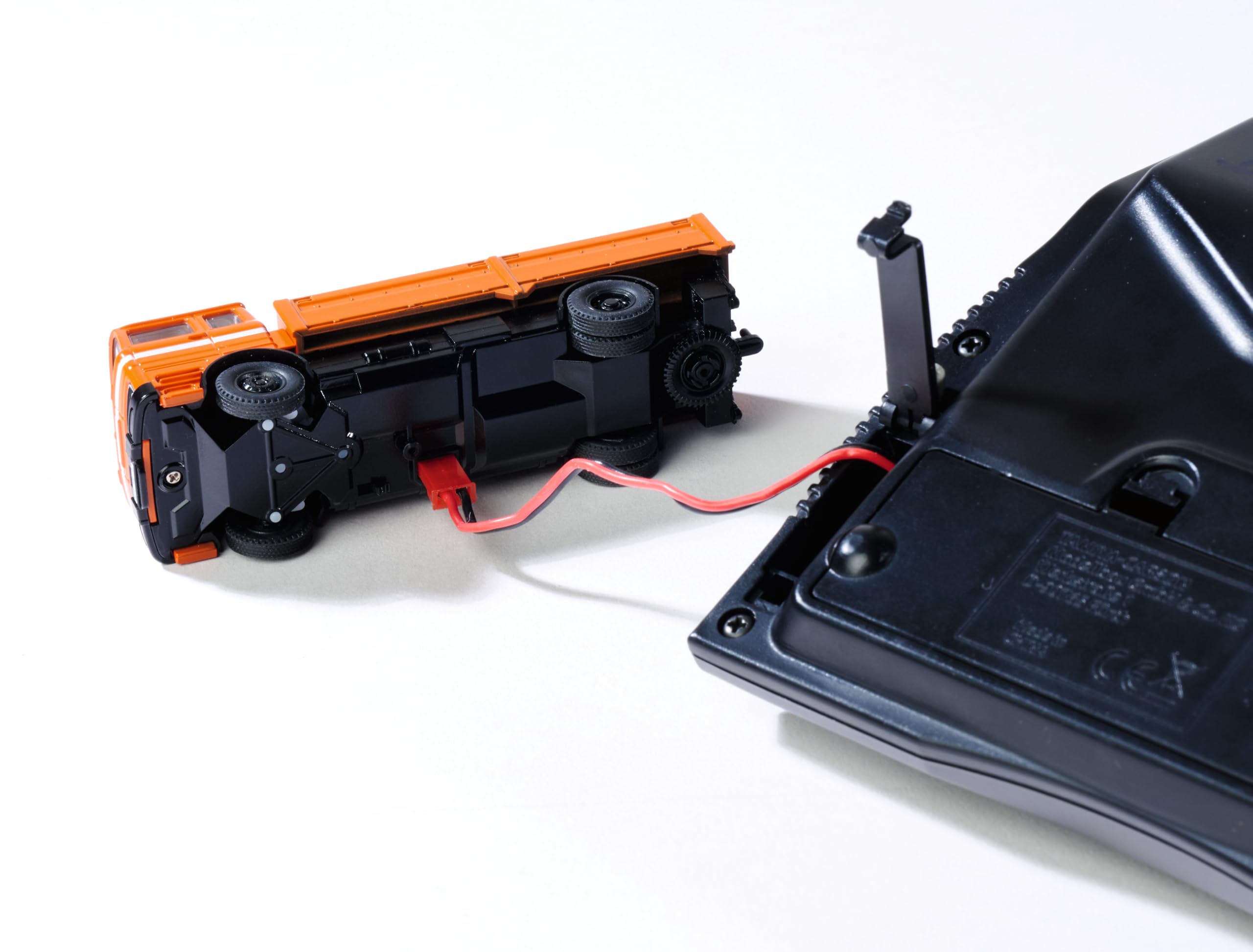 Carson 1:87 MB 1620 Pritsche mit Anhänger 100% orange - Fahrfertiges Modell, RC Auto, H0 Auto,RC Modell,Diorama Fahrzeug, Ferngesteuerter LKW, Remote Controled Truck
