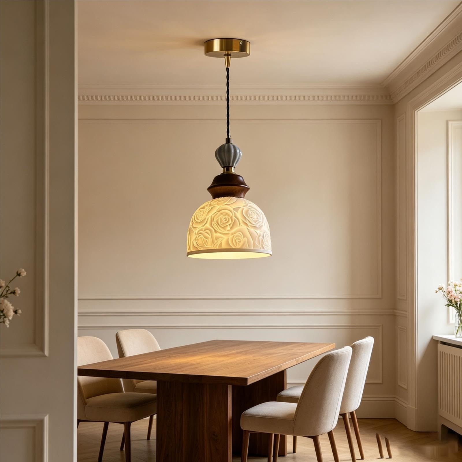 Lampada sospensione vintage, ceramica rosa goffrata, legno e ottone