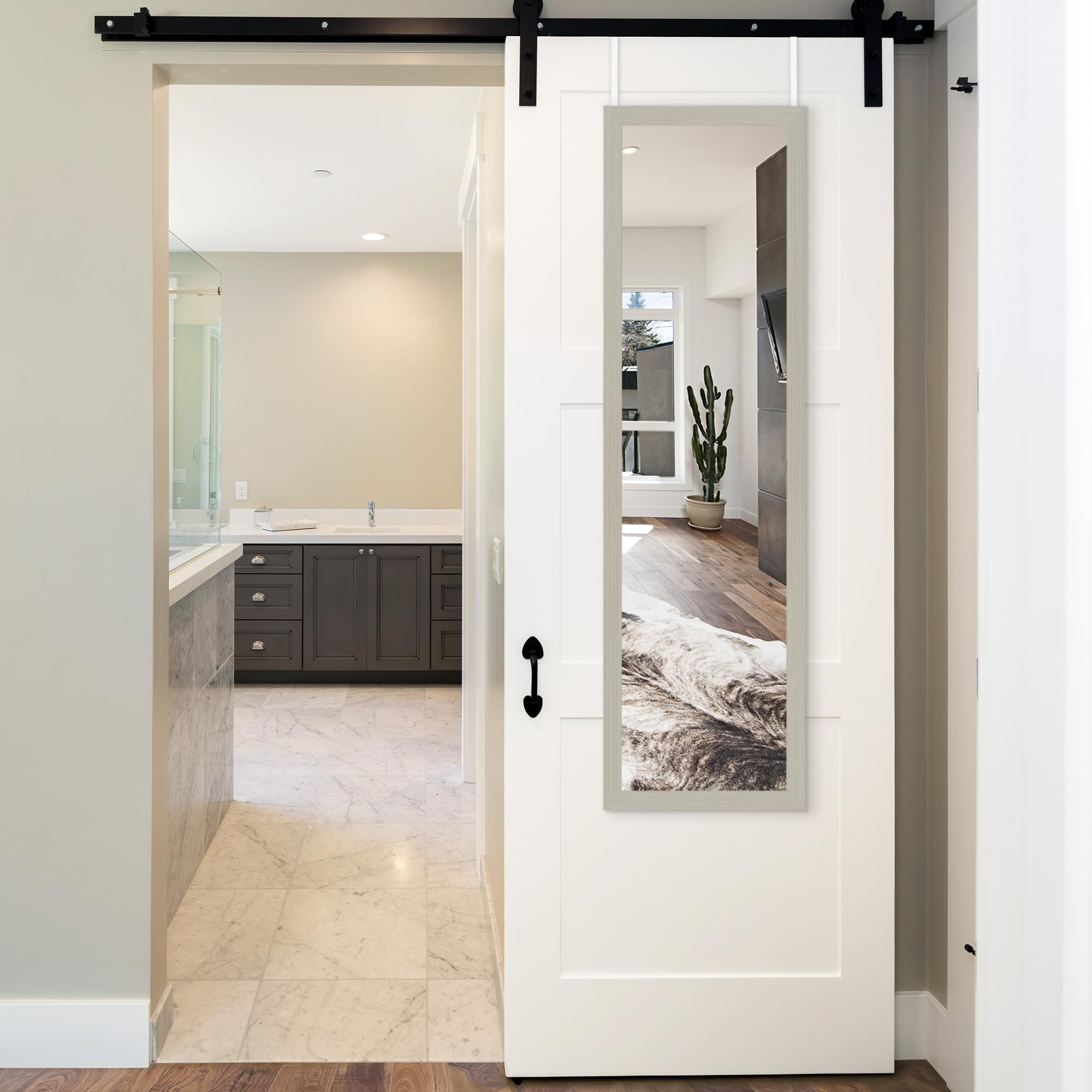 Americanflat Specchio per porta da appendere, 38 x 130 cm, in vetro infrangibile con staffa in metallo per appendere il bagno, la camera da letto, telaio in MDF, colore legno chiaro