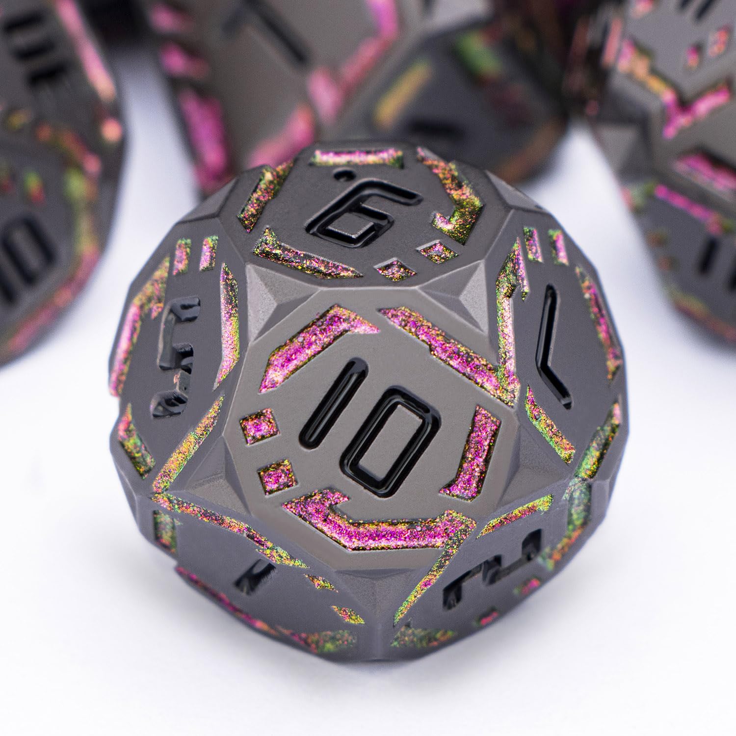 Set di 7 dadi fantascientifici in metallo poliedrici a strisce, per giochi di ruolo, Dungeons Dragons, con confezione regalo D6, D8, D10, D12, D20 (nero e viola)