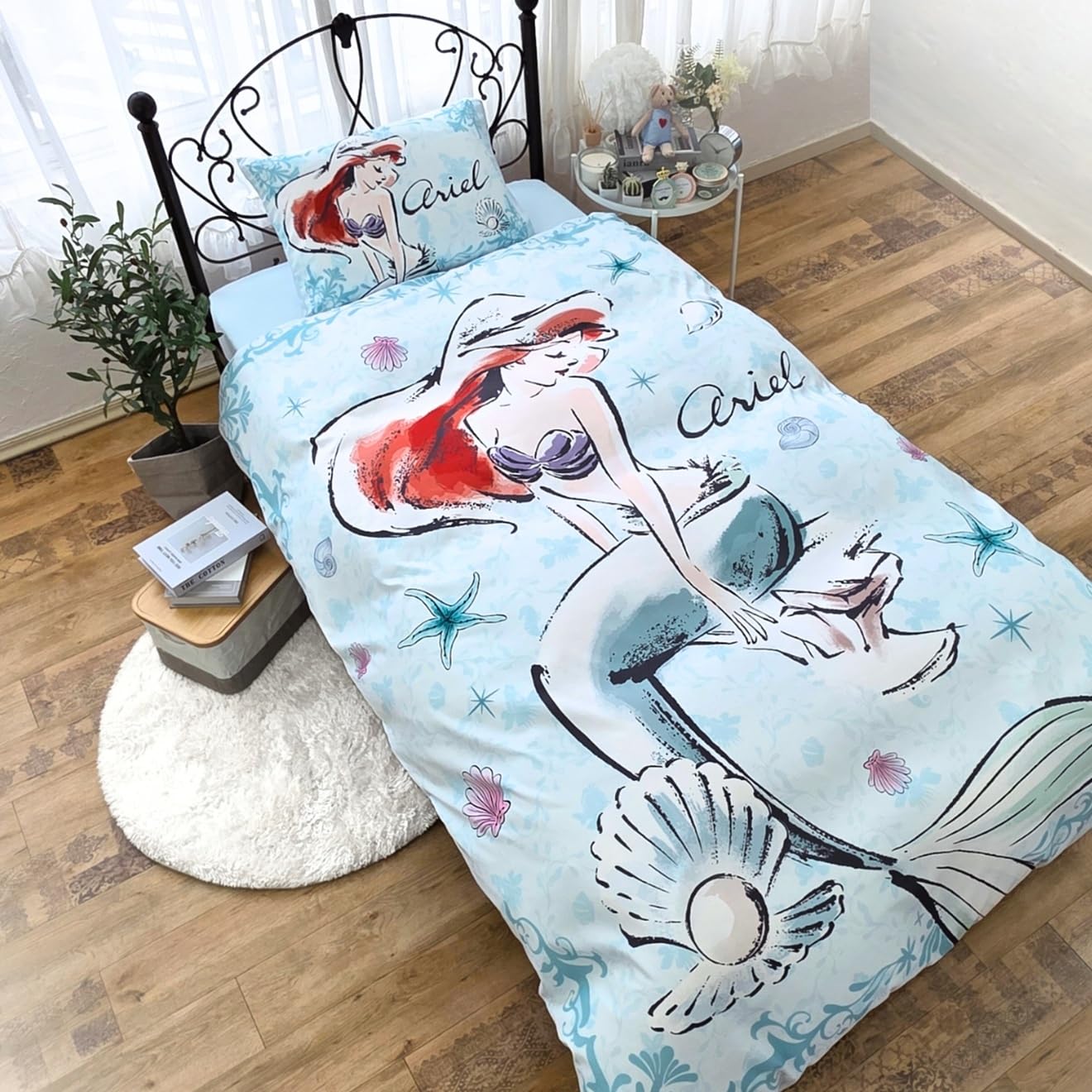 希少 Disney リトルマーメイド アリエル タペストリー ラグ ソファカバー Amazon｜Disney(ディズニー) アリエル 絵羽柄 布団カバー3点セット