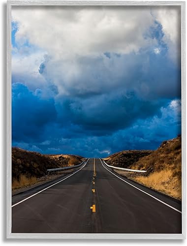 Stupell Industries Highway Road Low Hanging Clouds Rural Countryside, diseño de Steve Smith, marco gris, 16 x 20 pulgadas