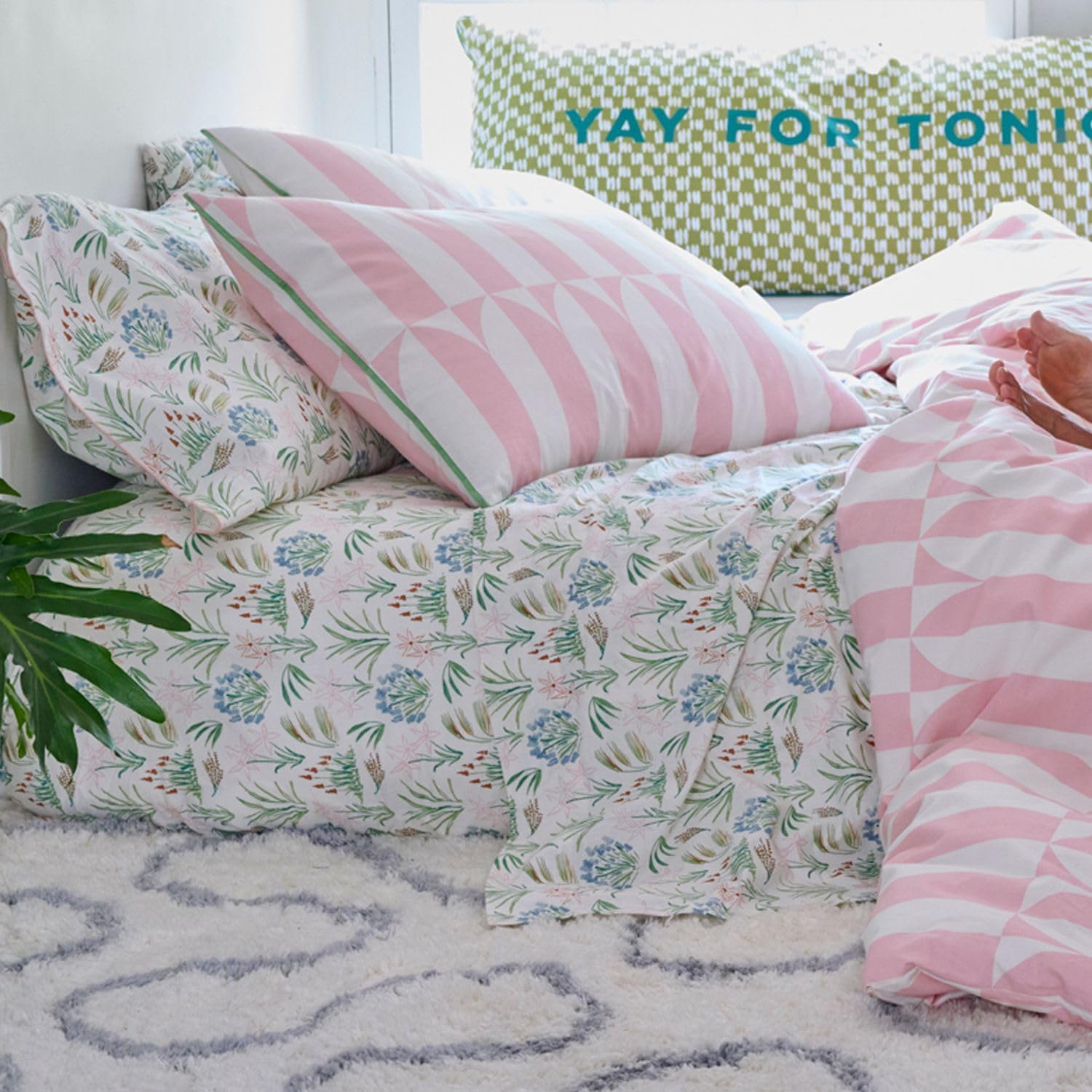 Vision Linens Waverly Tile Pink 1x Single (135 x 200cm) Duvet Cover & 1x Matching Pillowcase Set, Soft, Sustainable, Modern, Stylish, 100% Cotton Fabric, Machine Washable