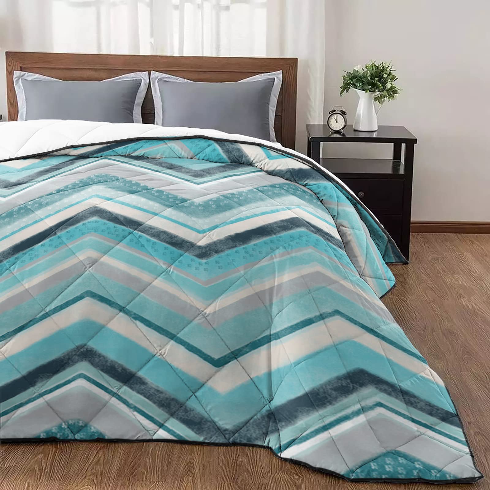T&H XHome Quilt Oversized Queen Luxury Quilted Comforter Bedspread-Thin Soft Cozy, Northern Europe Blue Geometric Wave Stripes Reversible Stitched Summer Lightweight Quilt Coverlet for All Season