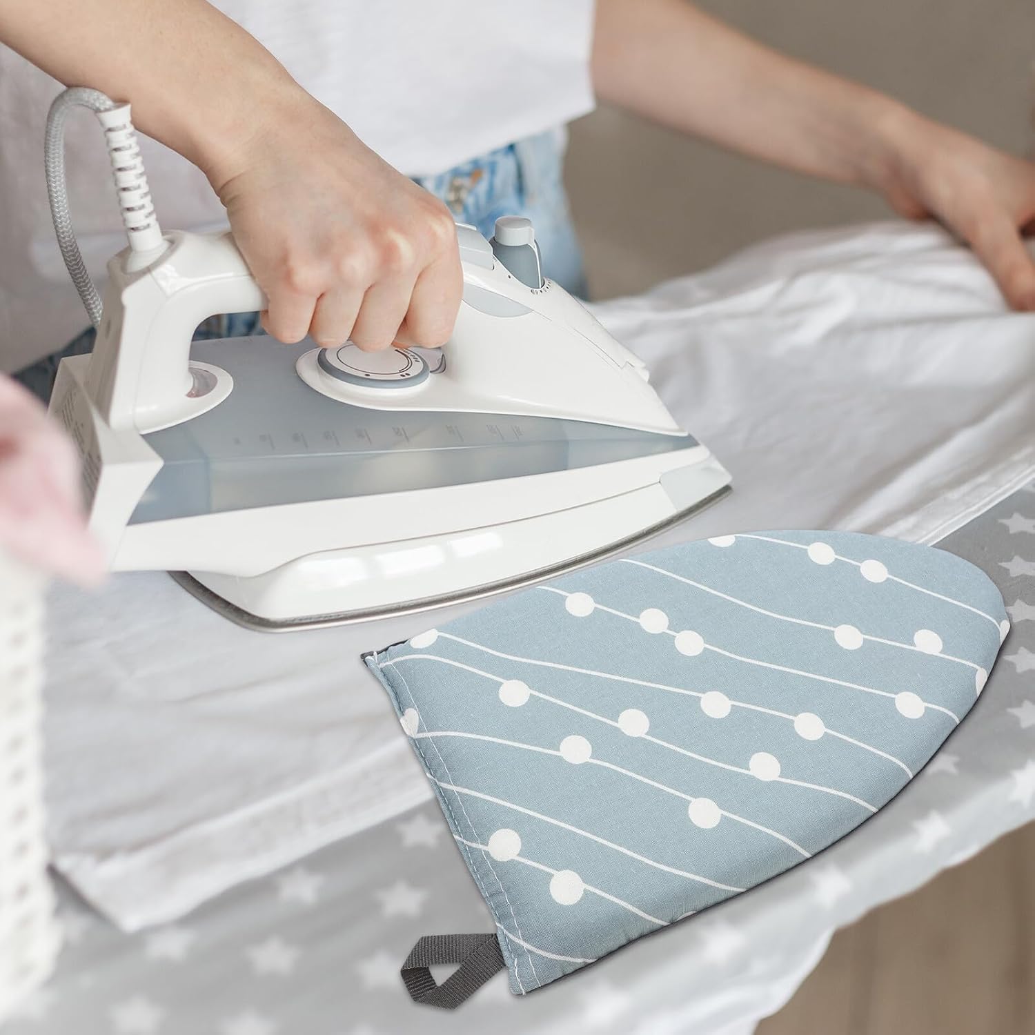 SEWACC Handheld Steamer Glove Heat Resistant Garment Steaming Mitt with Finger Loop Insulation Net for Clothes Ironing, Mini Ironing Board Set with Sponge Pad for Home Use