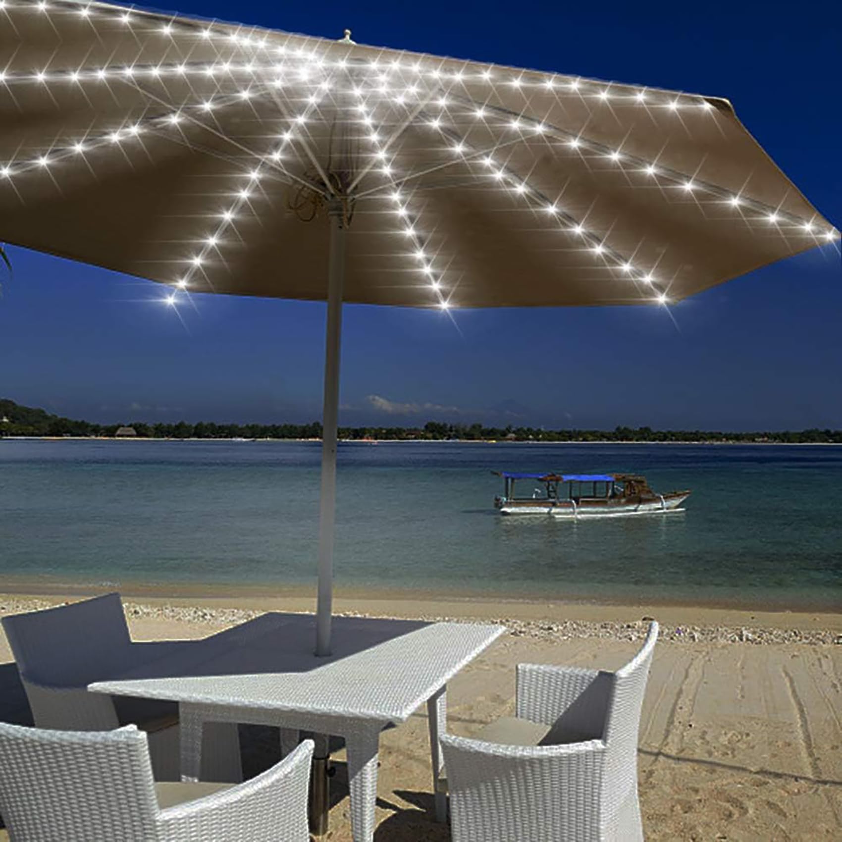 Solar-Sonnenschirmleuchten mit Fernbedienung, wasserdichte 104 LED-Solar-Lichterkette, 8 dimmbare Modi für Garten, Terrasse, Hof und Pool (Weiß)