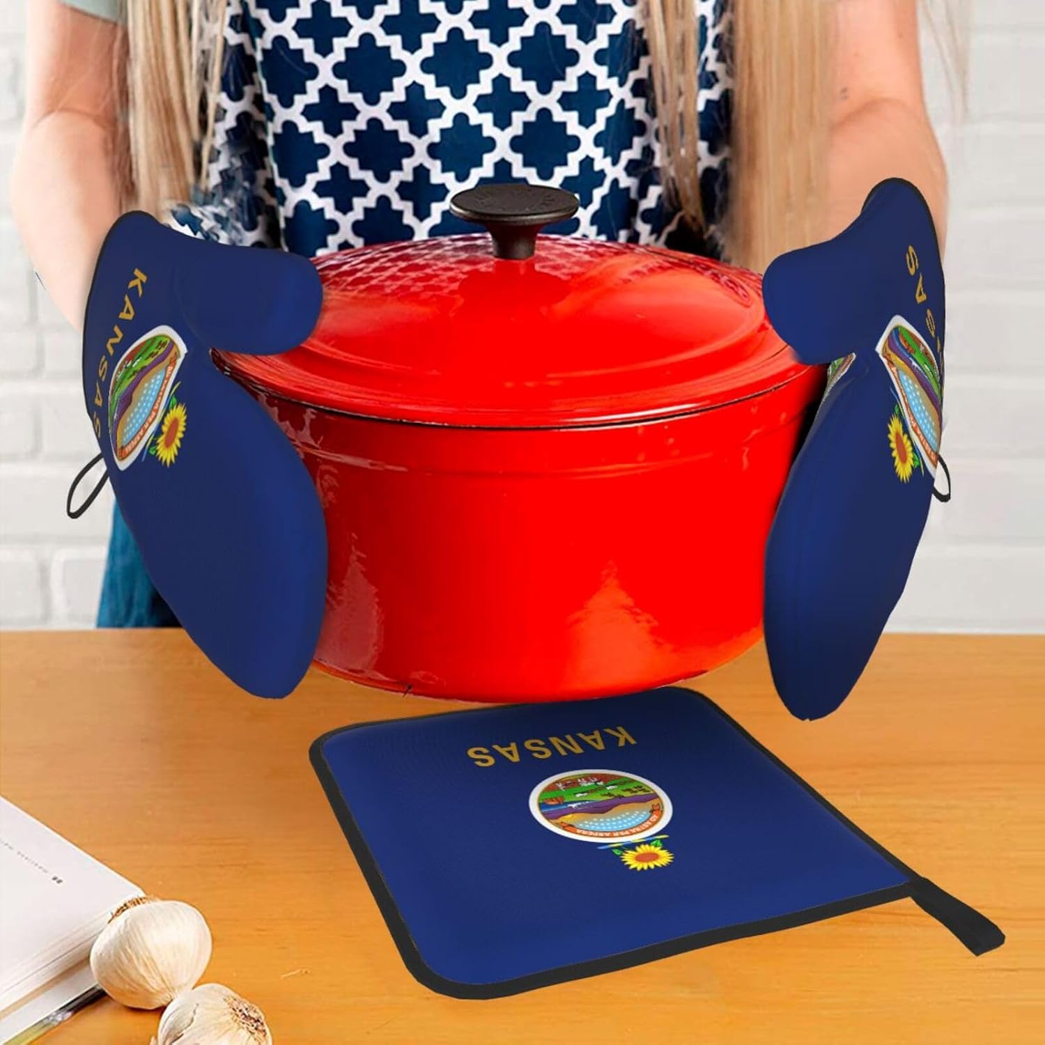 Kansas State Flag Kitchen baking three piece set/oven gloves, fit for cooking, baking, steaming, and grilling