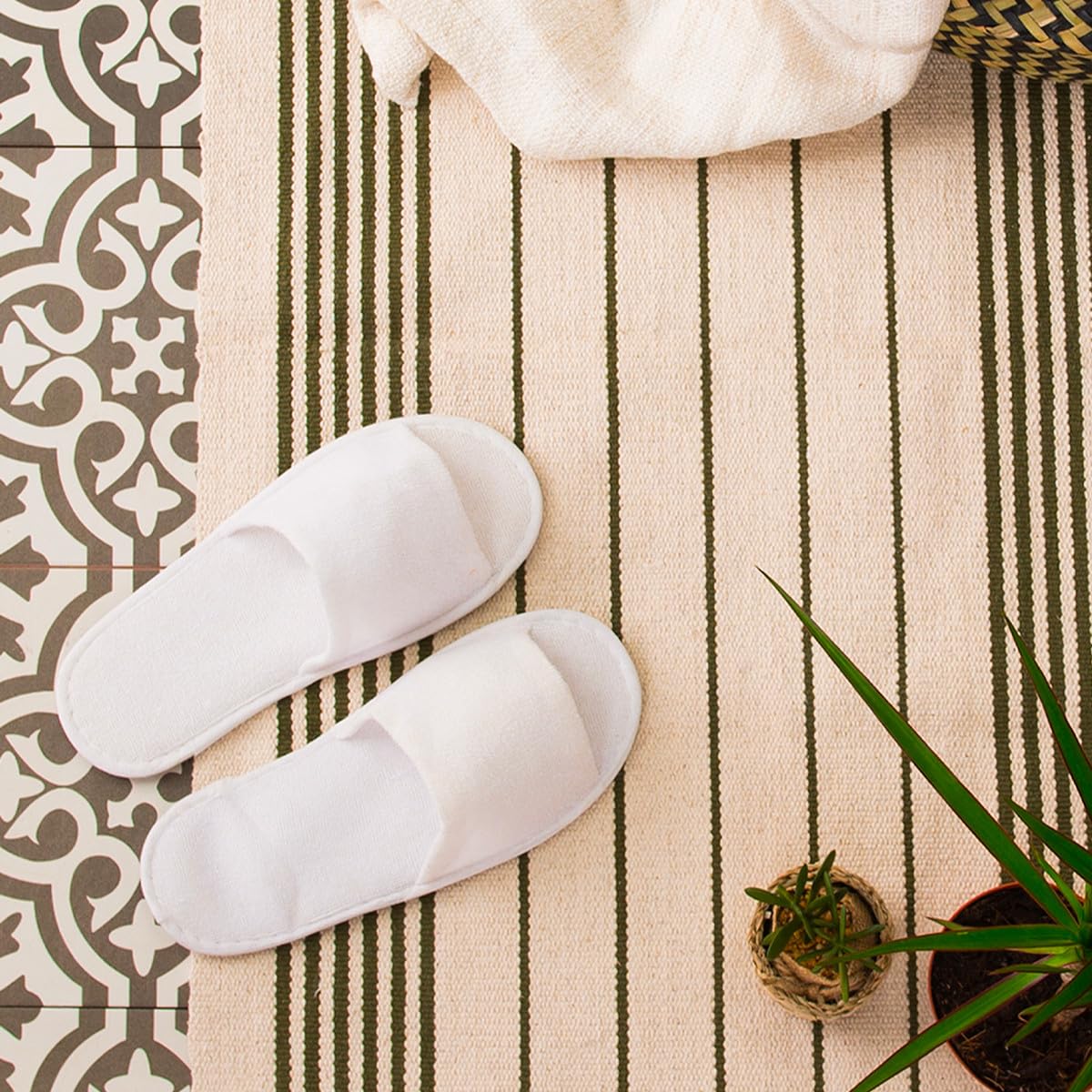 Lot de 100 Paires de Chaussons éponge jetables Blancs pour Thalasso, hôtel, Spa, Piscine ...