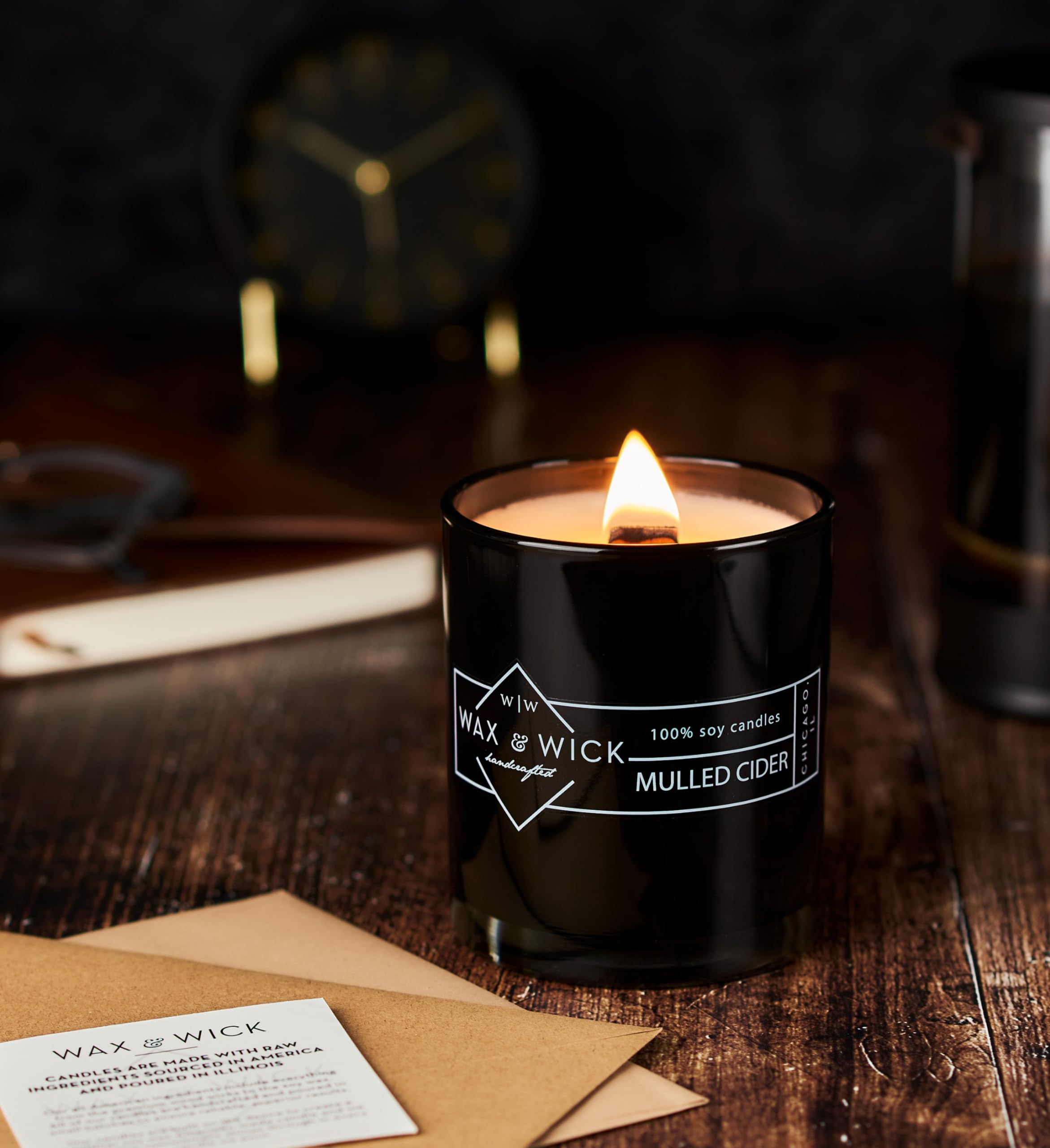 Wax & Wick - Vela aromática de soja. 100% cera de soja pura con doble mecha de madera. Combustión limpia de hasta 60 horas. Tarro negro de 270 g