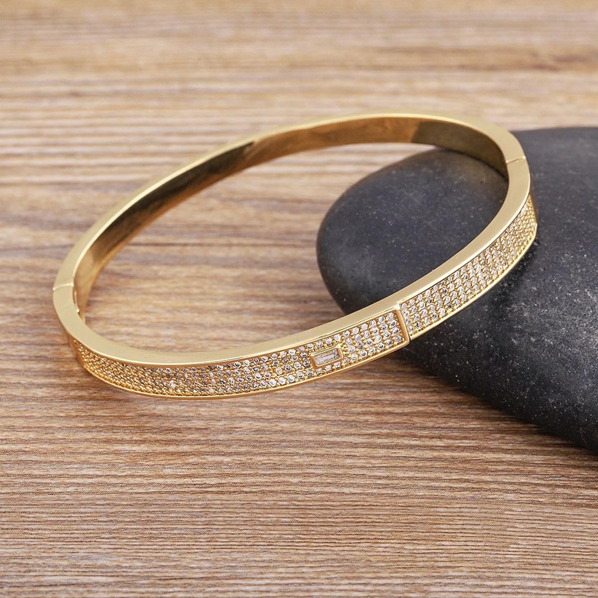 10個 7 x 11 mm ティアドロップ クリスタル ジルコン チャーム、CZ ペンダント、ゴールドベゼル ジェムストーン ジュエリーメイキング -  Etsy 日本 2025 高幾何学クリスタルジルコンゴールドメッキバングル レディースチャーム ファインパーティージュエリー 結婚式 クリエイティブ