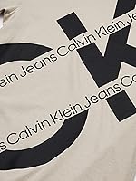 Vista 2 de Calvin Klein Boys' Short Sleeve Graphic Crew Neck T-Shirt, Soft, Comfortable, Relaxed Fit