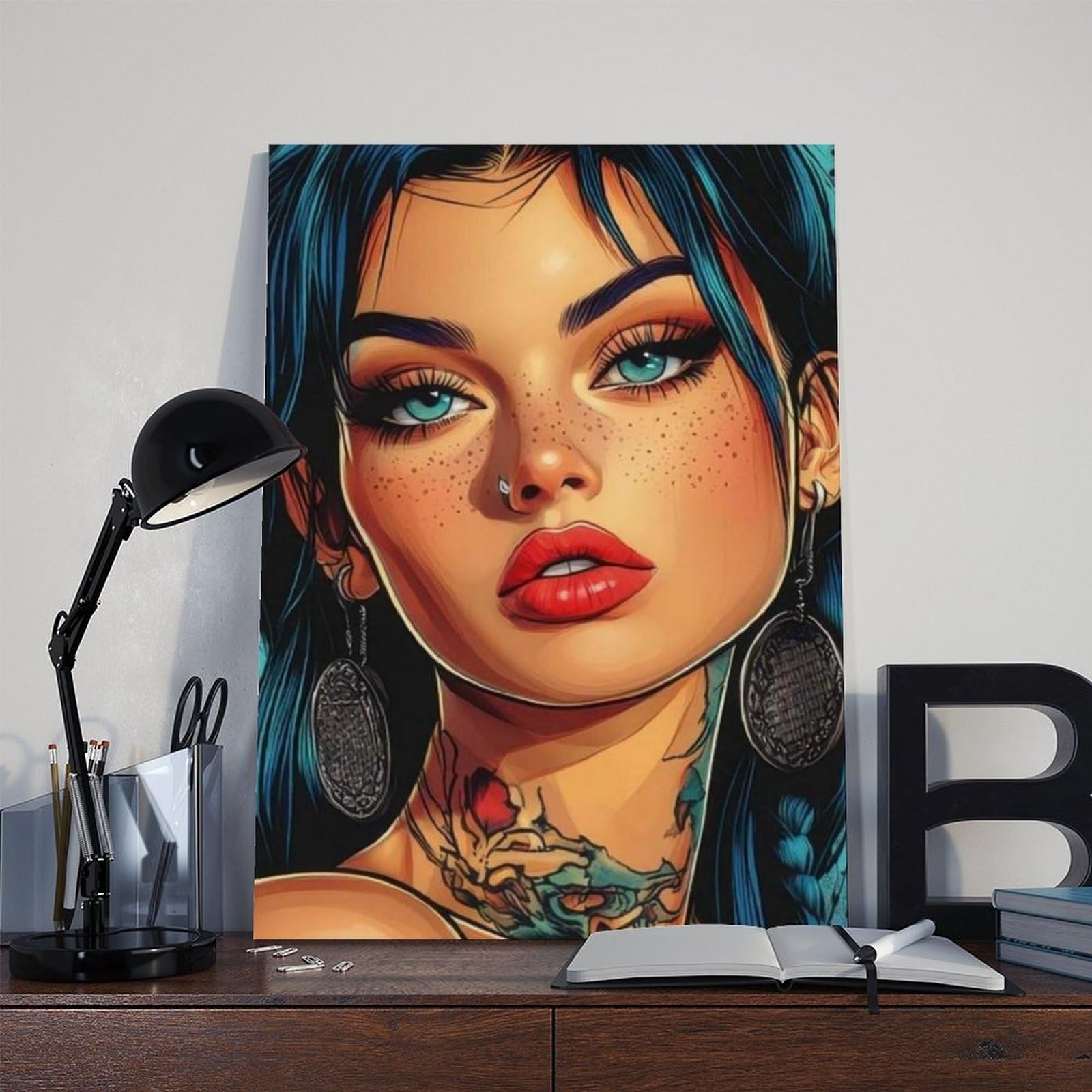 WJWART Poster Pop Art - Femme tatouée audacieuse de style bande dessinée - Décoration de chambre à coucher - Cadeau de décoration de chambre à coucher (60 x 90 cm)