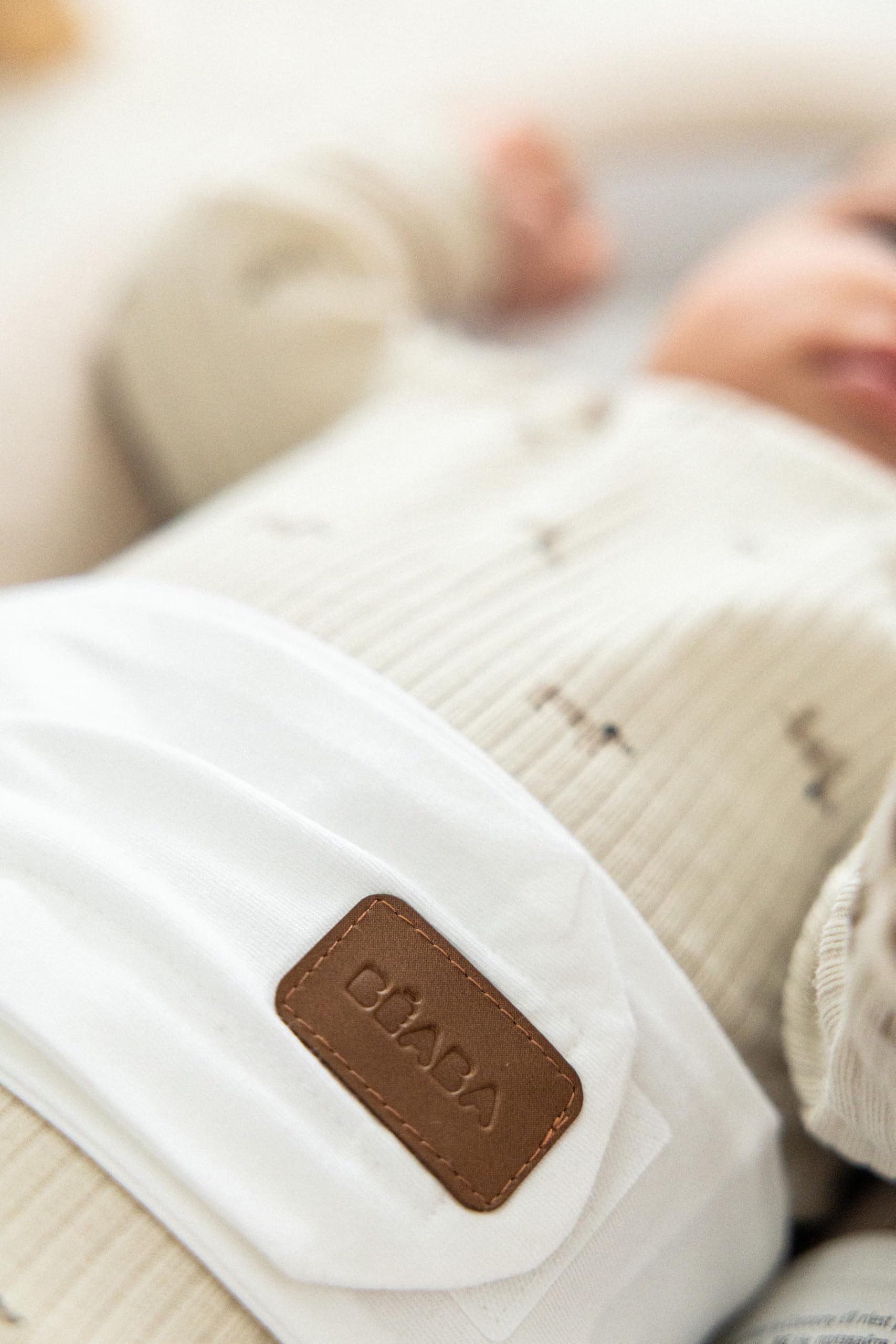 BÉABA, Cocoony Réducteur de Lit Bébé, Dès la Naissance, Cocon Apaisant et Respirant, Ceinture de Sécurité, Maintien sur le Dos, Textile Ultra Doux 100% Coton, Déhoussable, Lavable, Certifié Oeko-Tex