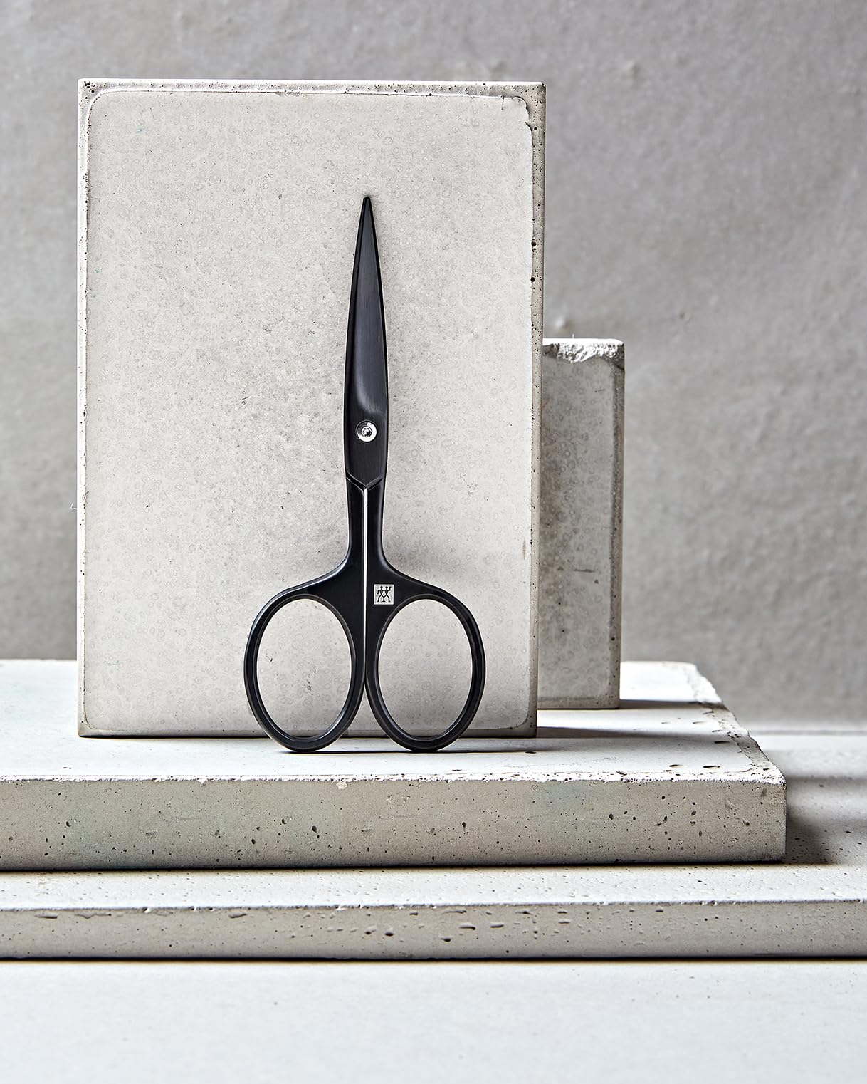 ZWILLING Bartschere (Mit erweiterter Griffbreite, kratzbeständig, gerade Schneide und feine Spitze), Premium, Schwarz, 115 mm