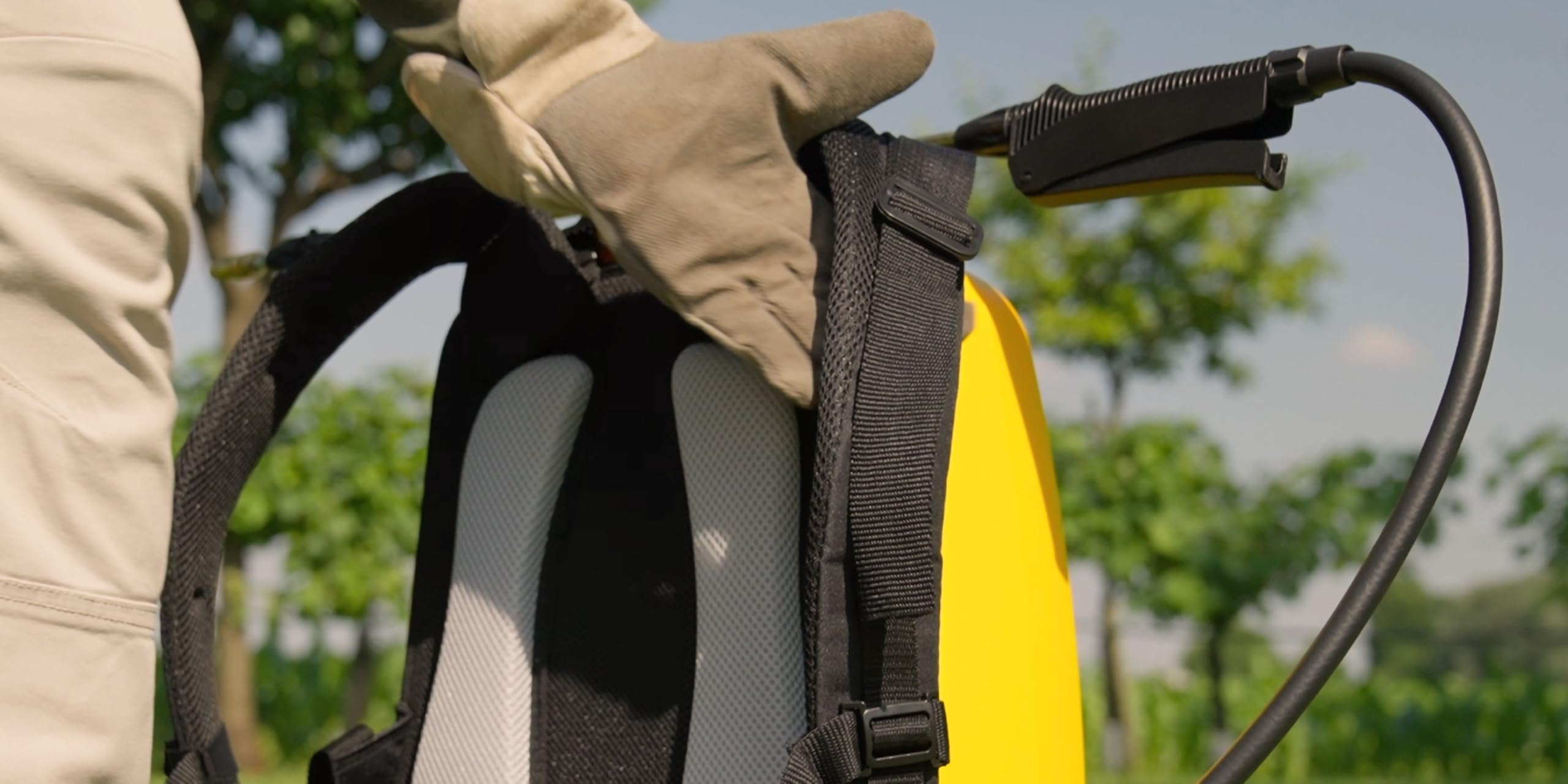 Stanley Irroratore a pressione 16 L, irroratore da giardino, elettrico, batteria al litio ricaricabile, lancia telescopica, ugello regolabile, autonomia 2 h, max. 5 bar, 0,6 L/min, giallo/nero