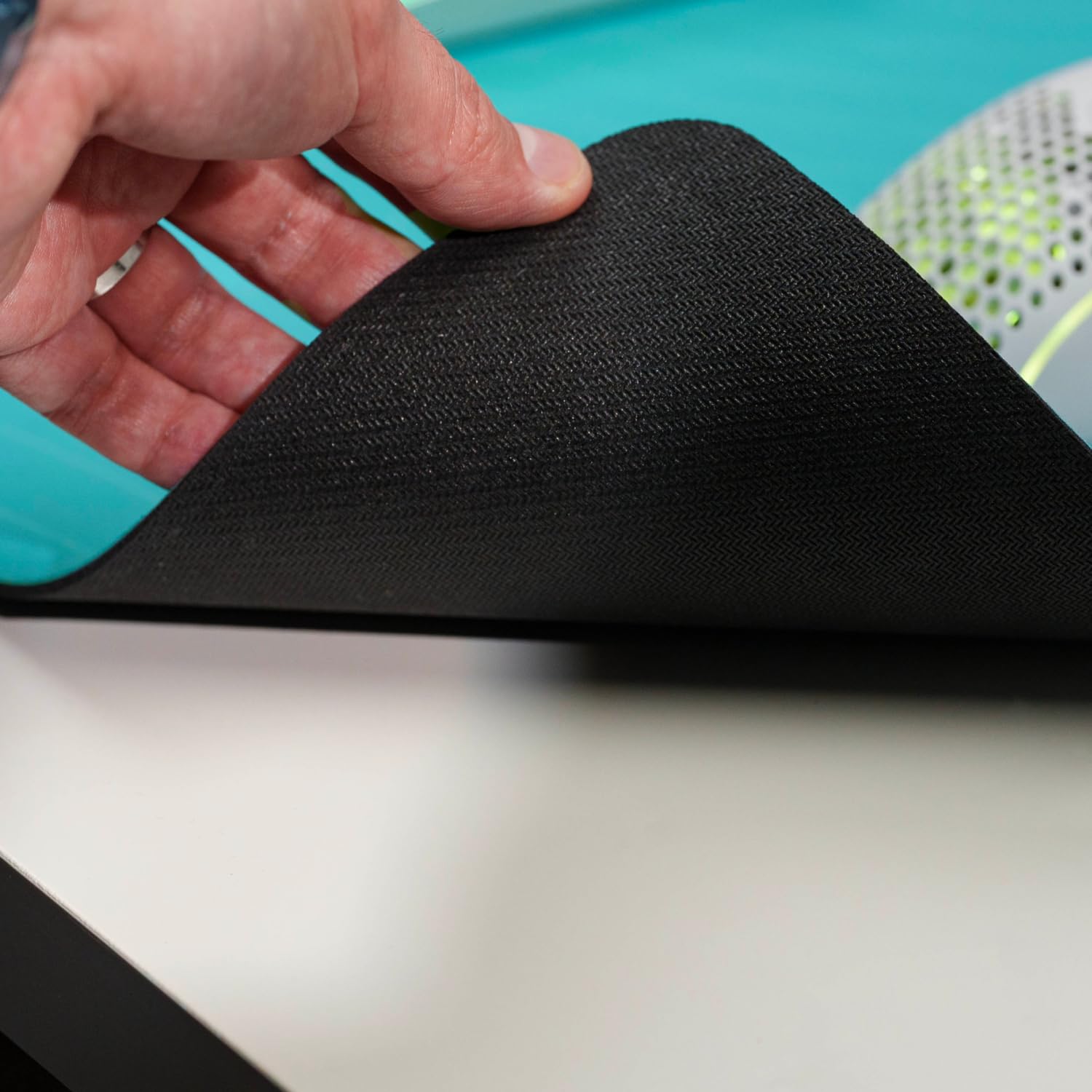 GLORIOUS Gaming - Mouse Pad GMP 2 - Rain forest XXL: resistente ai liquidi, ottimizzato per sensori da gaming, superficie equilibrata per velocità e controllo, bordi anti-usura, 915x460x3 mm, 2XL.