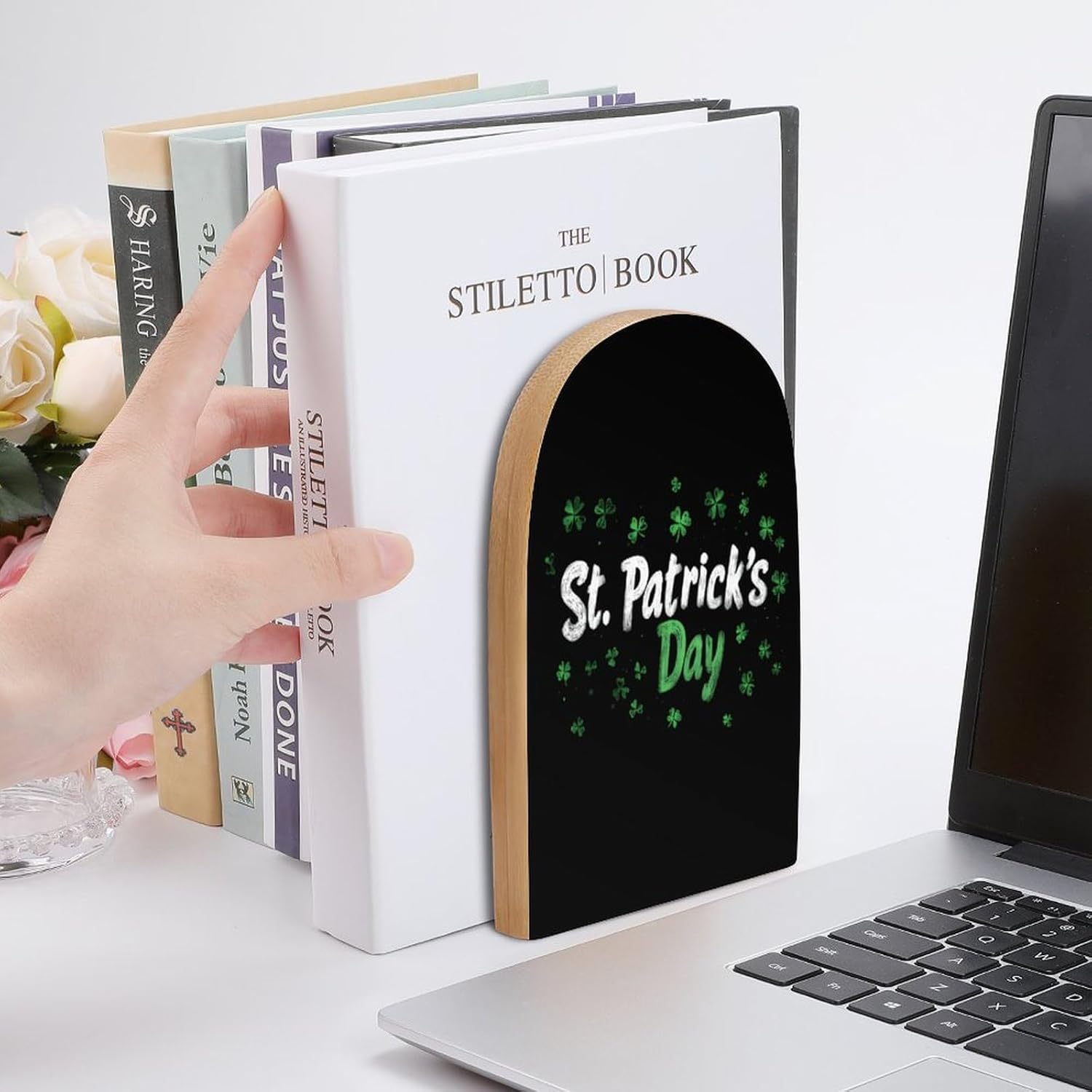 St Shamrocks Patricks Day Cute Wood Book Ends Decorative Bookends 1 Pair Non-Skid for Shelves Home Office 7 X 5 Inch