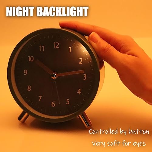 Miniatura 4 de Reloj despertador analógico de 4.5 pulgadas para dormitorio, funciona con pilas, reloj redondo con luz de fondo, negro-blanco