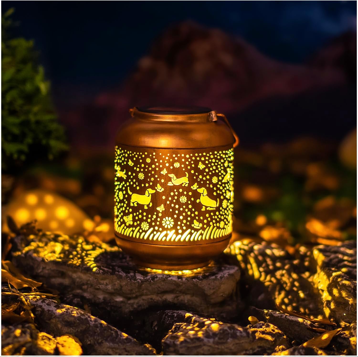 Mothers Day Gifts for Mom，Dachshund Dog Solar Lanterns Outdoor Waterproof Hanging Solar Lights Dog Gifts for Women/Men Metal Decorative LED Lanterns for Garden Decor,Patio,Lawn,Pathway,Yard
