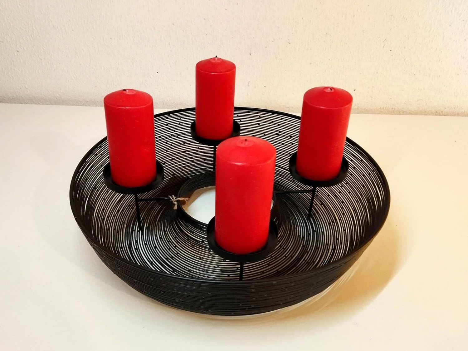 Couronne de l'Avent en métal design pour illuminer votre table de salon à Noël