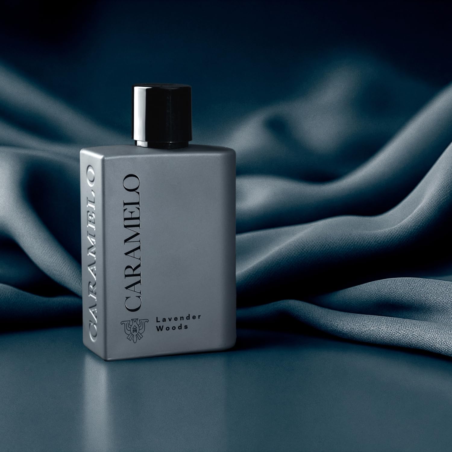 CARAMELO - Lavender Woods Estuche Regalo 100 + 30 ml, Colonia Hombre, Pack 2, Perfume Formato Spray, Eau de Toilette Natural y Masculina, Aroma Amaderado Especiado, Fragancia Fresca, Elegante