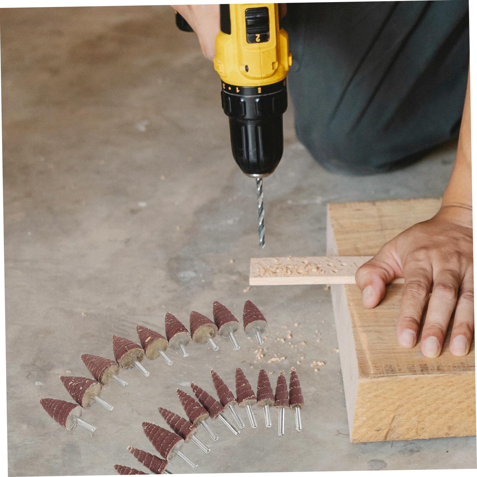 DOITOOL 60pièces Roues à Lamelles Coniques Abrasives Pour Outils Rotatifs Accessoires De Ponçage Pour Kit Complet Avec