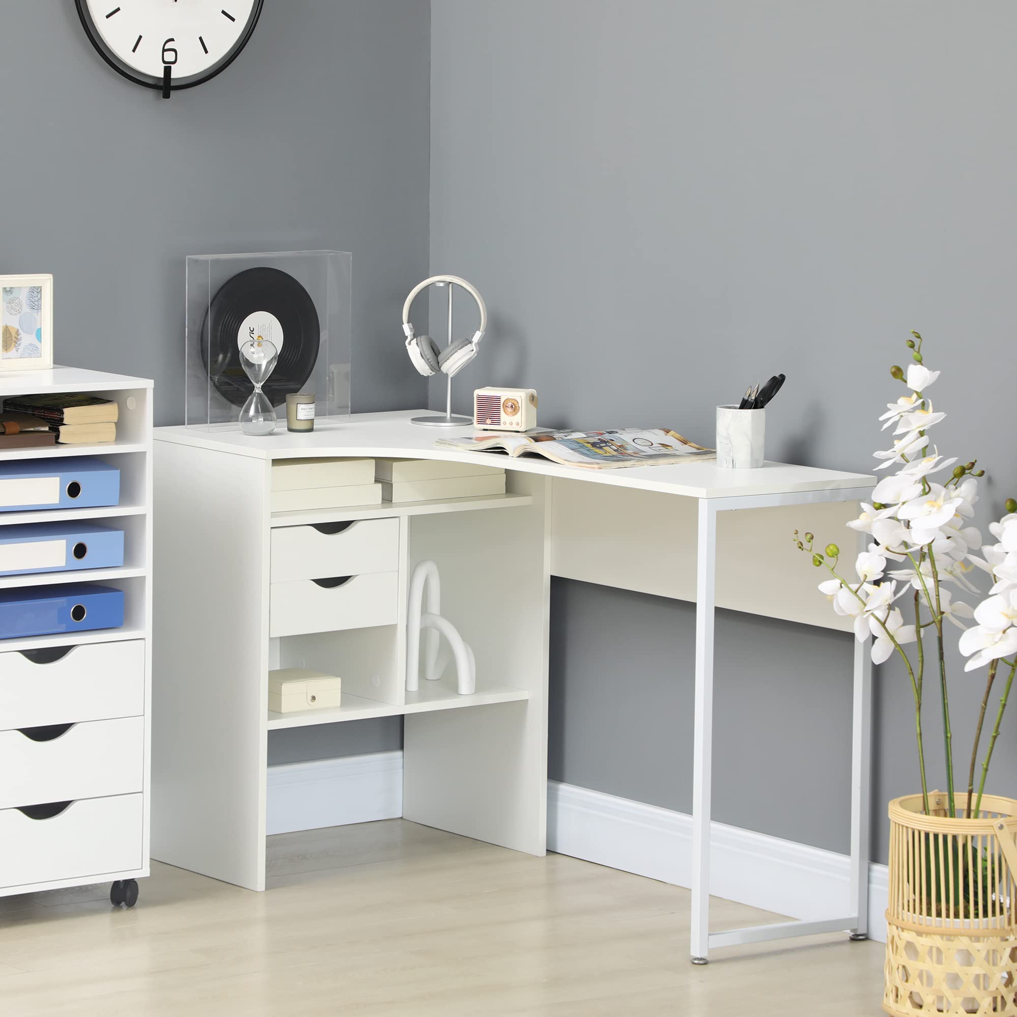 HOMCOM Scrivania angolare con 2 cassetti, 120 x 60 cm, Scrivania a L con 3 scomparti aperti, Tavolo per computer per studiare, lavoro, camera, casa, bianco