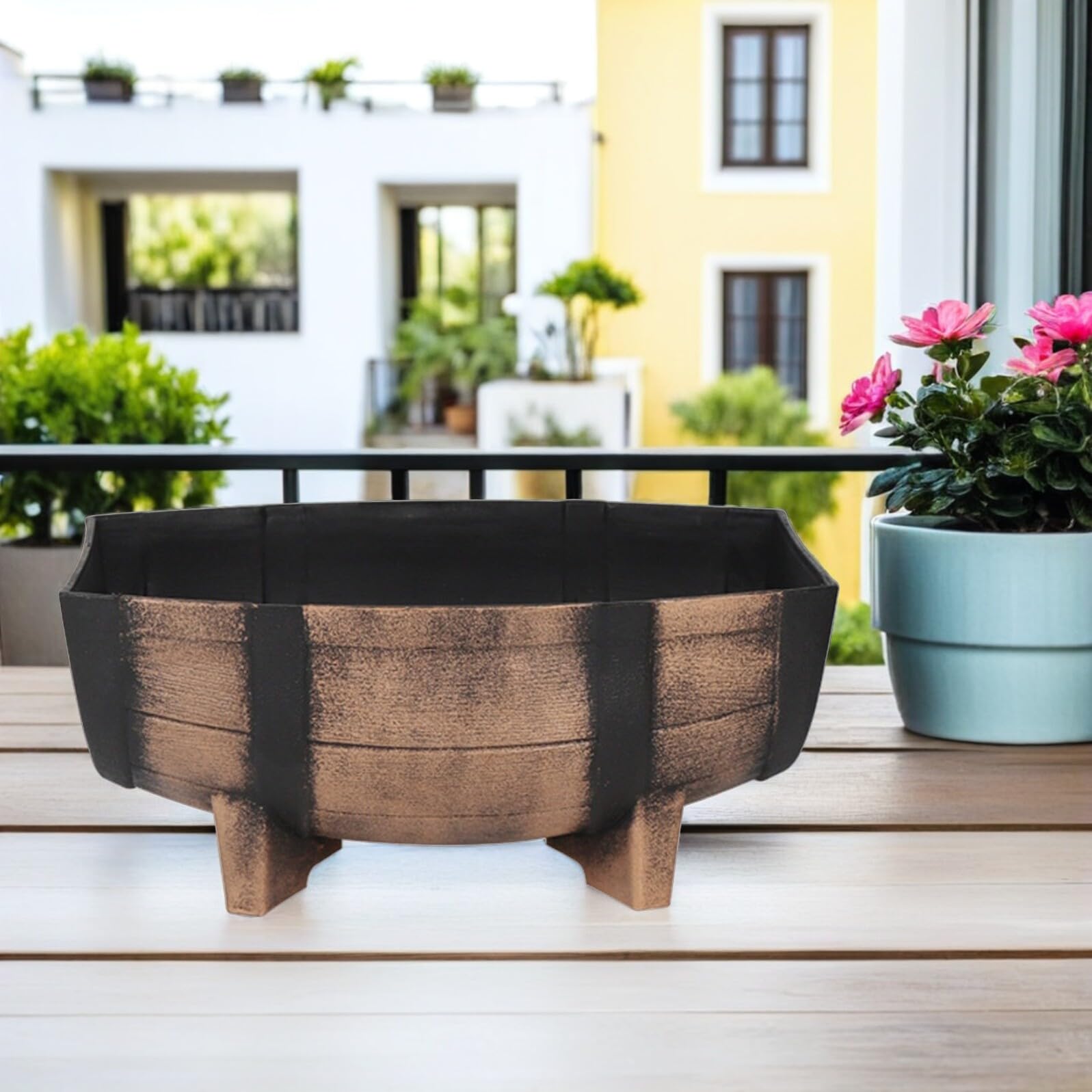 COLLBATH Jardinera de Medio Barril Rústica para Jardín Exterior E Interior, Maceta Estilo Granja 40,6x20,8 Cm, Plástico Resistente con Patas Elevadas para Mejor Drenaje y Decoración