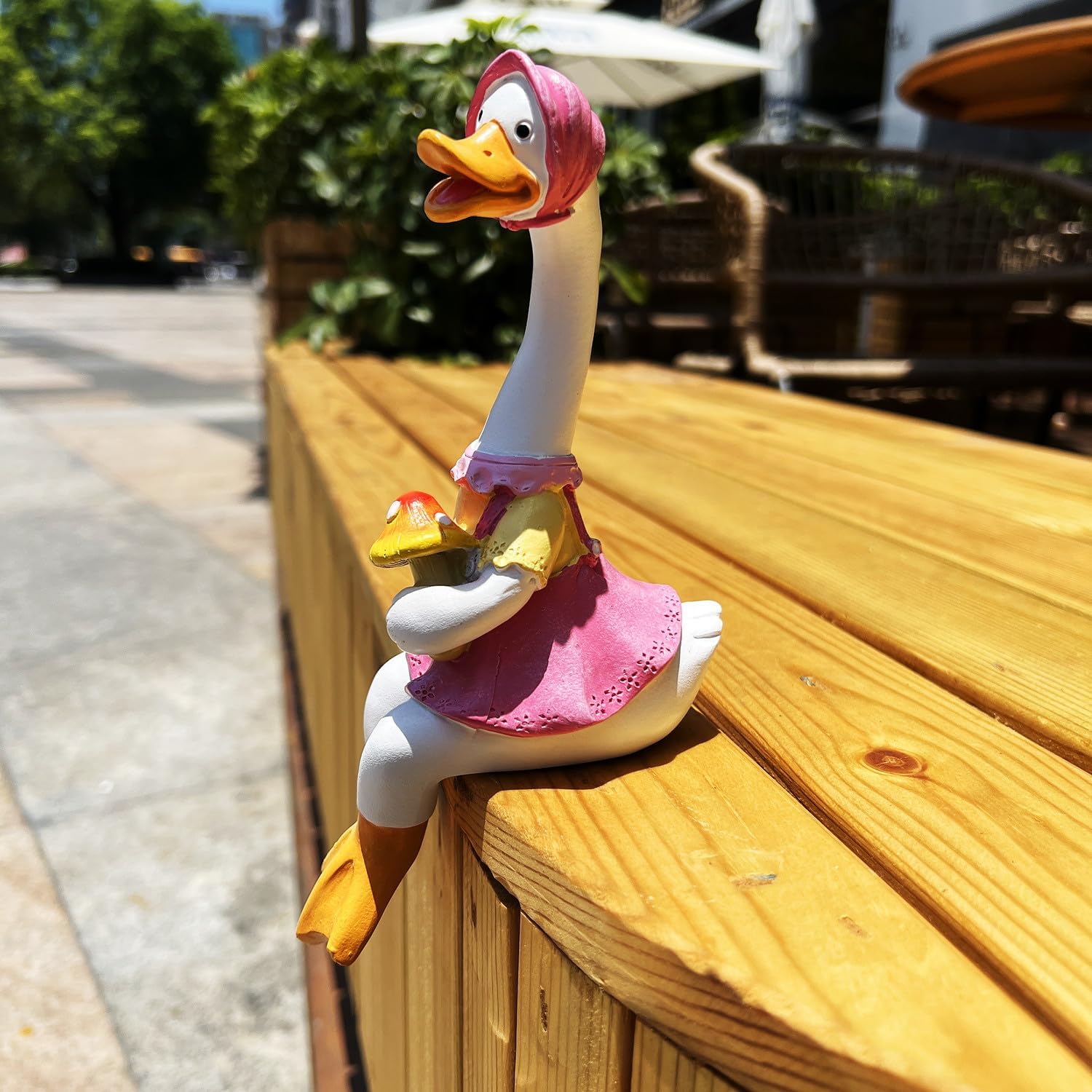 Handside Garden Statues Couple Animal Cartoon Resin Cute Sitting Sculpture Goose Lovers Figurine Gift for Wedding Art Décor for Yard Home Patio and Office (Goose)