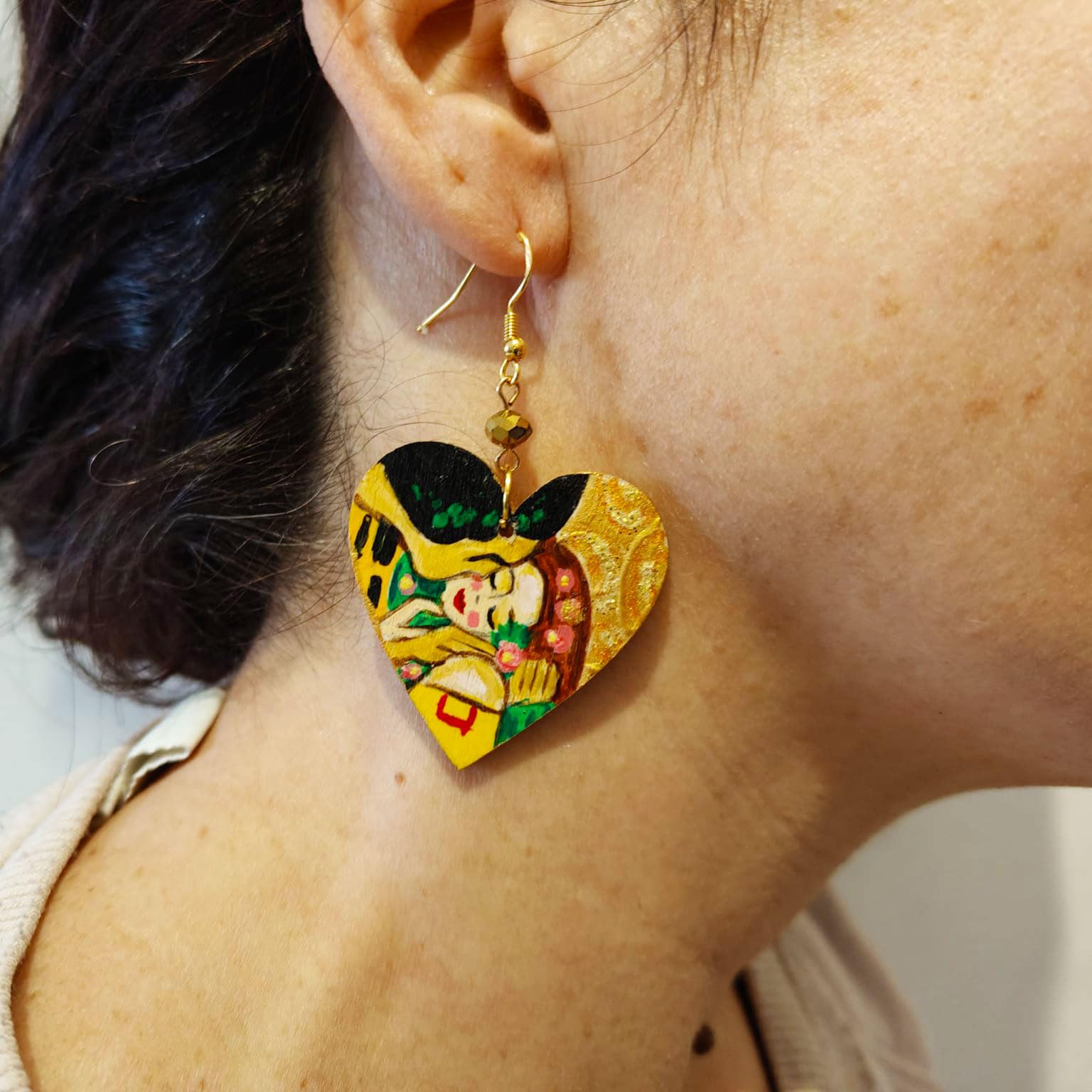 Orecchini dipinti a mano – IL BACIO DI KLIMT - Orecchini pendenti da donna, Gioielli in legno dipinti a mano, Gancio in argento, Made in Italy, Lavorazione Artigianale, Bijoux Arte Lisanti