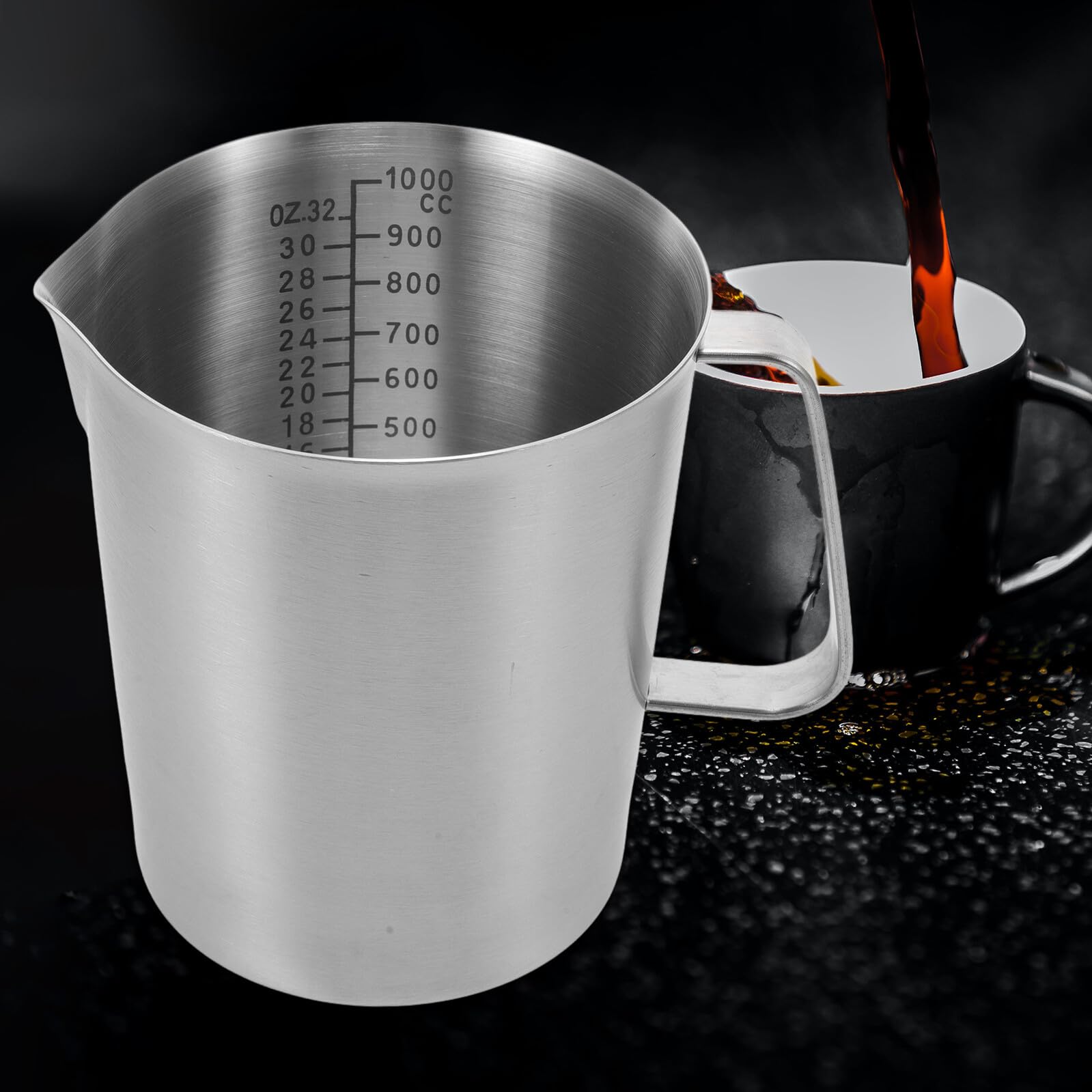 Housoutil Taza Medidora de Acero Inoxidable 1000Ml Asa y Escala Graduada Jarra Espumadora de Leche para Café y Latte Resistente y Apta para Calentamiento