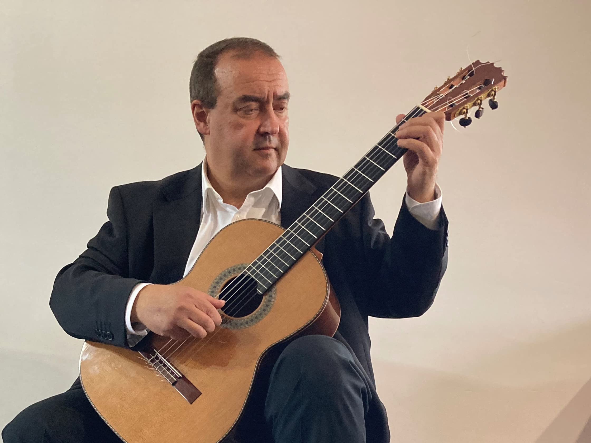 Javier Van Velthoven