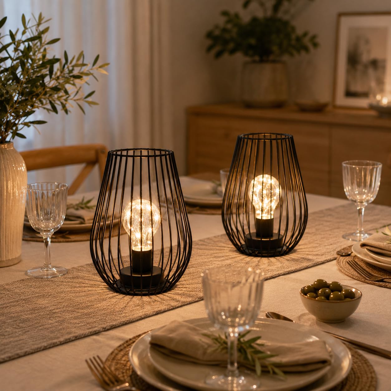 TRIROCKS Lampe de Table Métallique Sans Fil 20cm, Set de 2 Lanternes en Forme de Cage à Piles avec Ampoule Lumières Féériques pour Intérieur/Extérieur, Noël, Mariages (Noir)