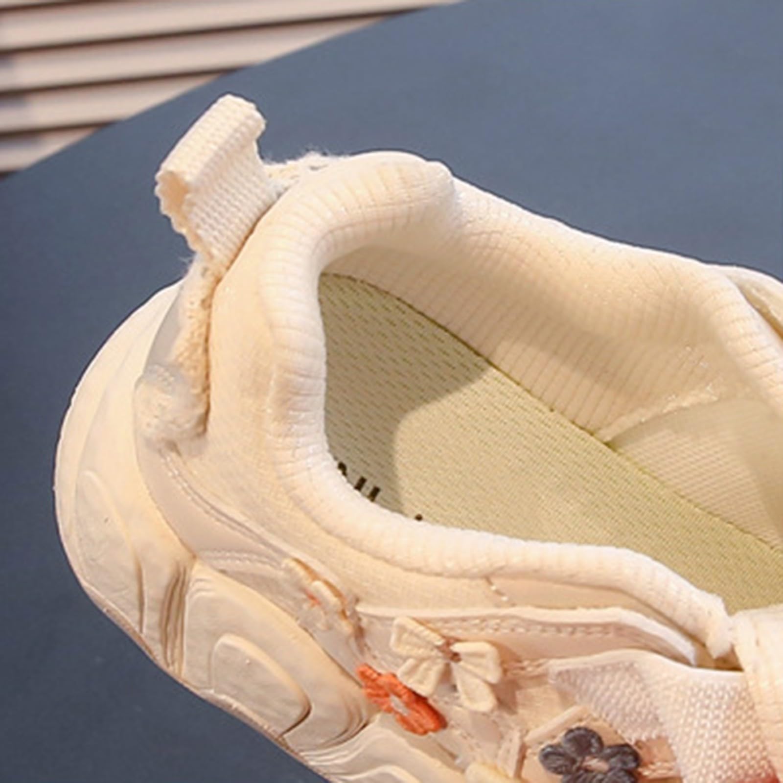 Scarpe sportive per bambini e ragazze: scarpe da ginnastica per bambini, con suola spessa, traspiranti, antiscivolo, per attività all'aria aperta, comode scarpe da trekking leggere