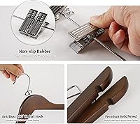Vista 3 de Perchas de madera con clips, paquete de 16 perchas de madera para faldas con clips, perchas de madera de nogal seleccionada de alta calidad