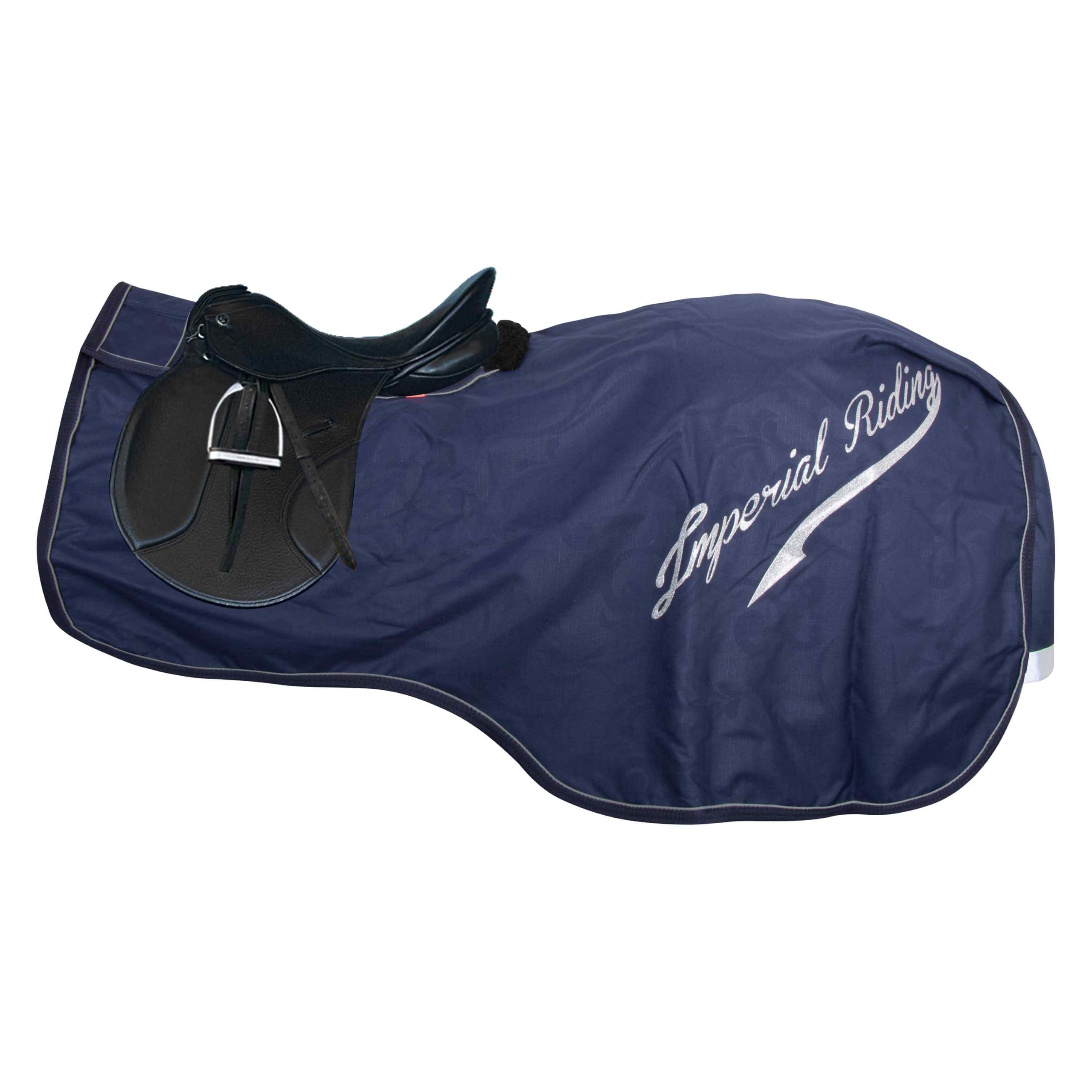Imperial Riding IRH Super-Dry 0 g Couverture d'équitation imperméable pour Cheval sans Rembourrage avec Fermeture, Rabat pour la Queue et détails réfléchissants, Bleu Marine, Taille 2XL