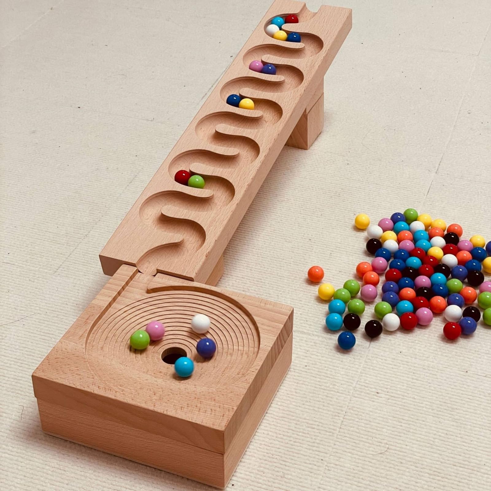 Murmelbahn Holz Kinder Bausteine Kugelbahn Lernspiel Holzspielzeug mit Spiralbrett Und Mitte Öffnung aus Buchenholz Und Stahl für Vorschule Klassenzimmer Eltern Kind Interaktion
