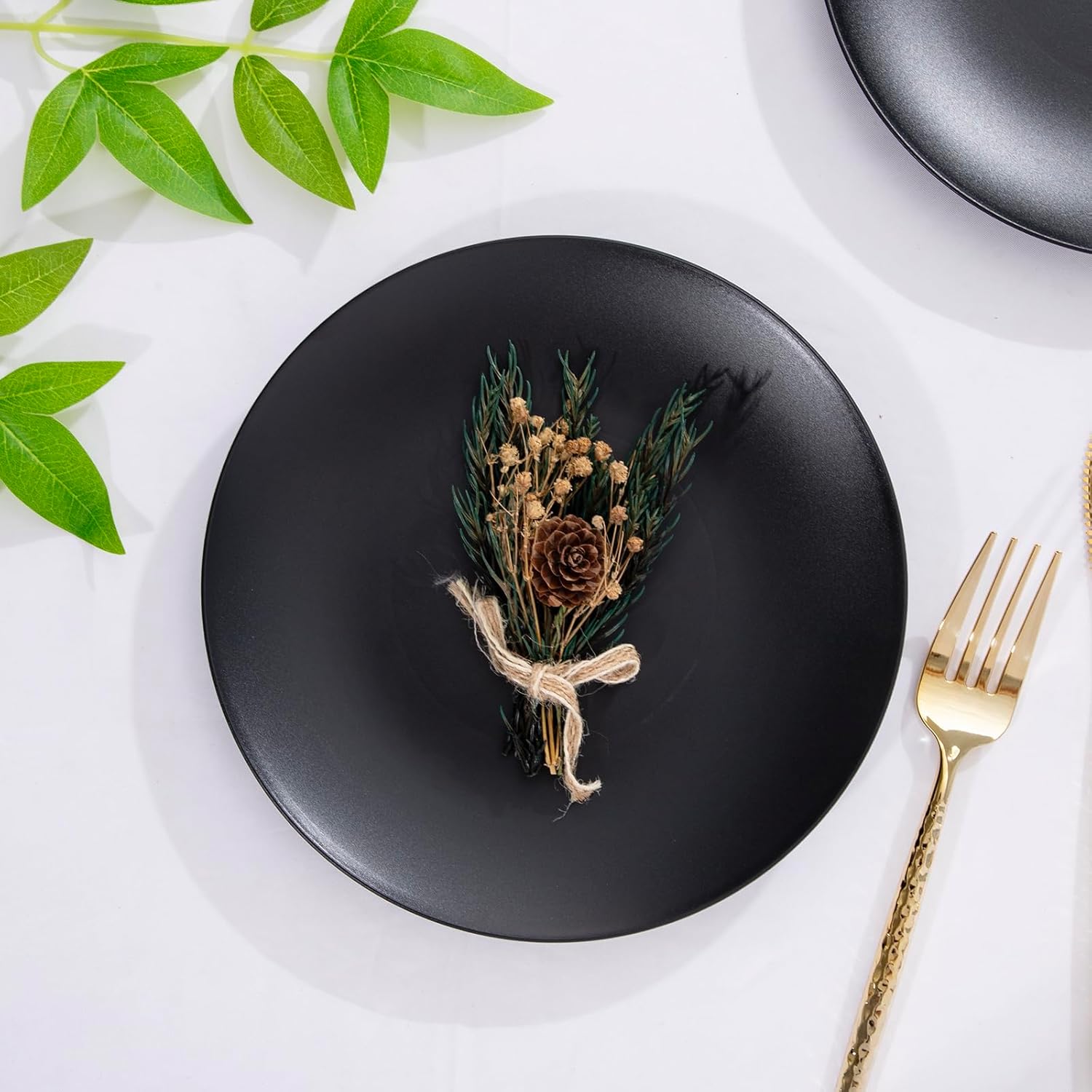 EI enjonirinjonir 80pcs Black Dessert Plates 7.5inch,Disposable Matte Plastic Plate Frosted Small Black Dessert/Cake/Appetizer Plastic Plates Disposable Heavy Duty for Party or Wedding Serve 80 Guest