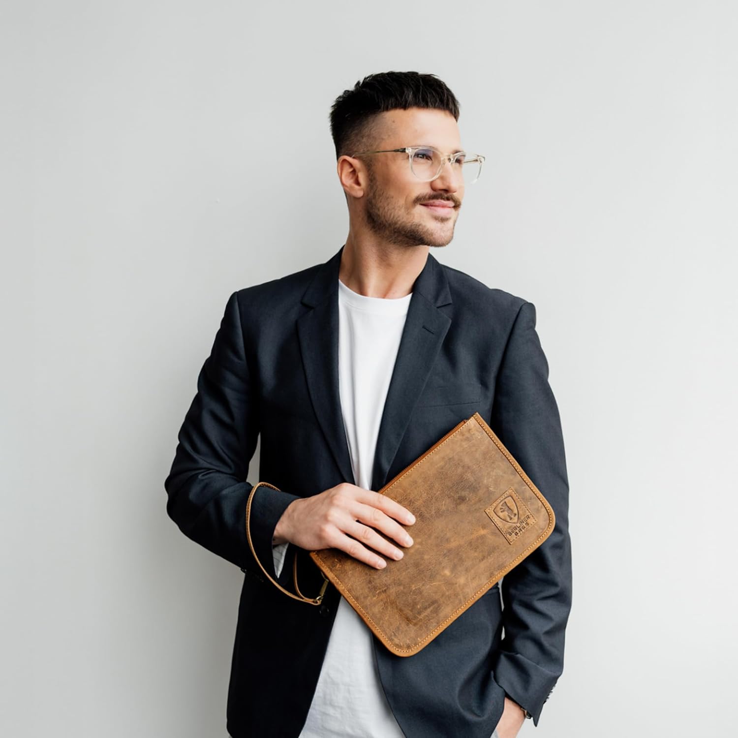 BERLINER BAGS Vintage Genuine Leather Document Organizer Theo M, Passport Holder and Travel Wallet - Brown - Image 2