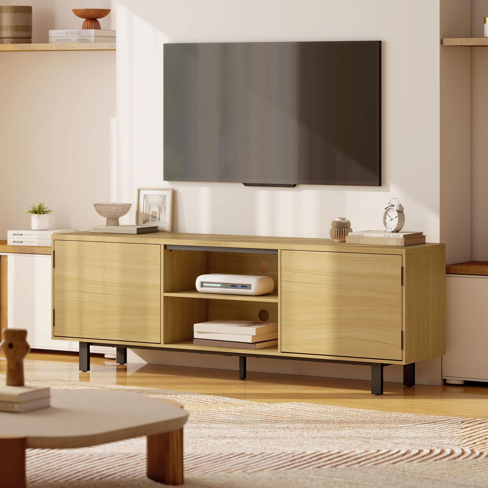Soporte de TV HOMCOM 160 cm, soporte de TV para televisores de hasta 65" con 2 puertas y 2 estantes abiertos, patas de metal, banco de TV para salón, dormitorio, madera natural