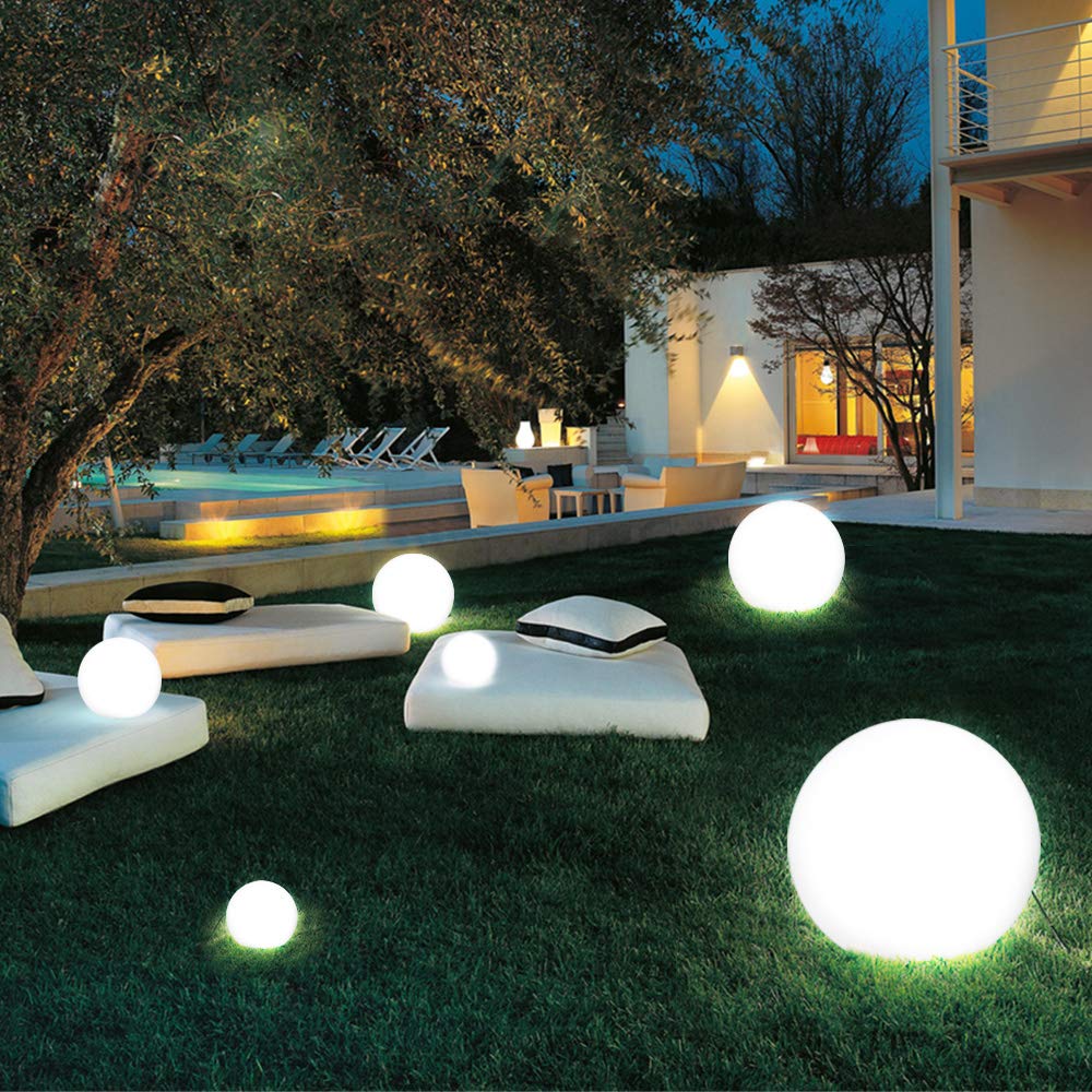 BAKAJI Lámpara de diseño esférica de jardín, diámetro 20 cm, luz iluminación exterior de suelo o mesa, casquillo E27, bombilla máx. 25 W, color blanco con piquetas de fijación al suelo