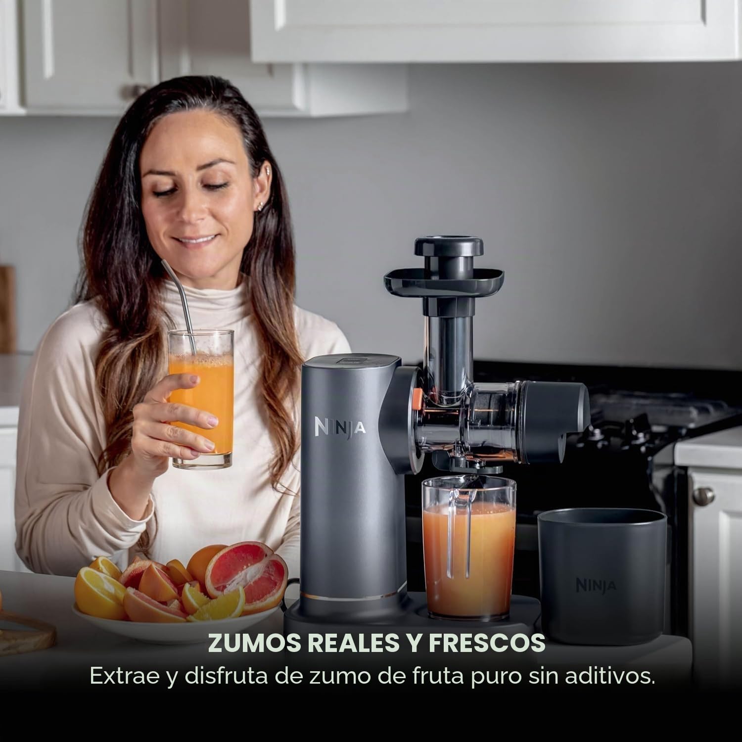 Ninja - Máquina exprimidora de prensa fría con jarra de 700 ml y recipiente de pulpa de 1,1 l, para hacer jugos frescos, bebidas y tomas de bienestar, compacta, apta para lavavajillas y piezas