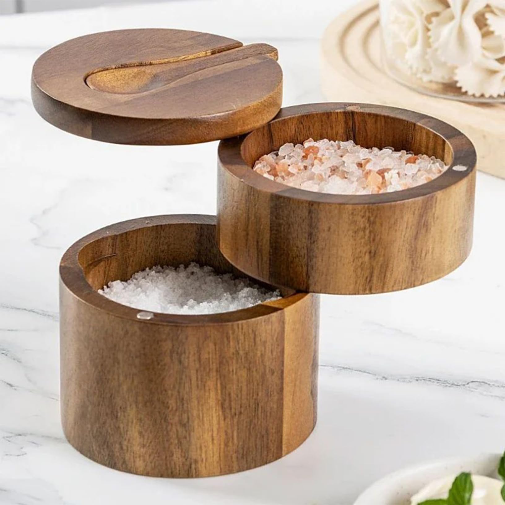 Contenedor de sal portátil a prueba de polvo con cuchara integrada y tapa magnética